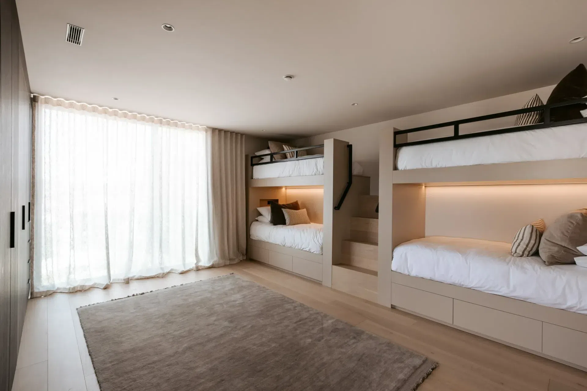 the-retreat-papamoa-bunkroom-01.webp
