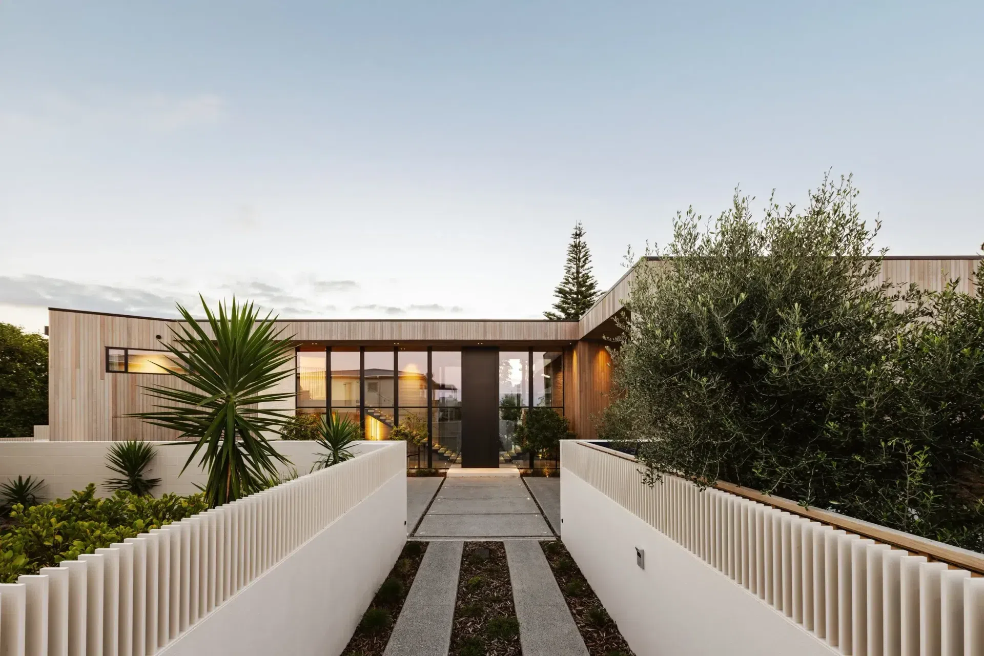 the-retreat-papamoa-driveway-01.webp