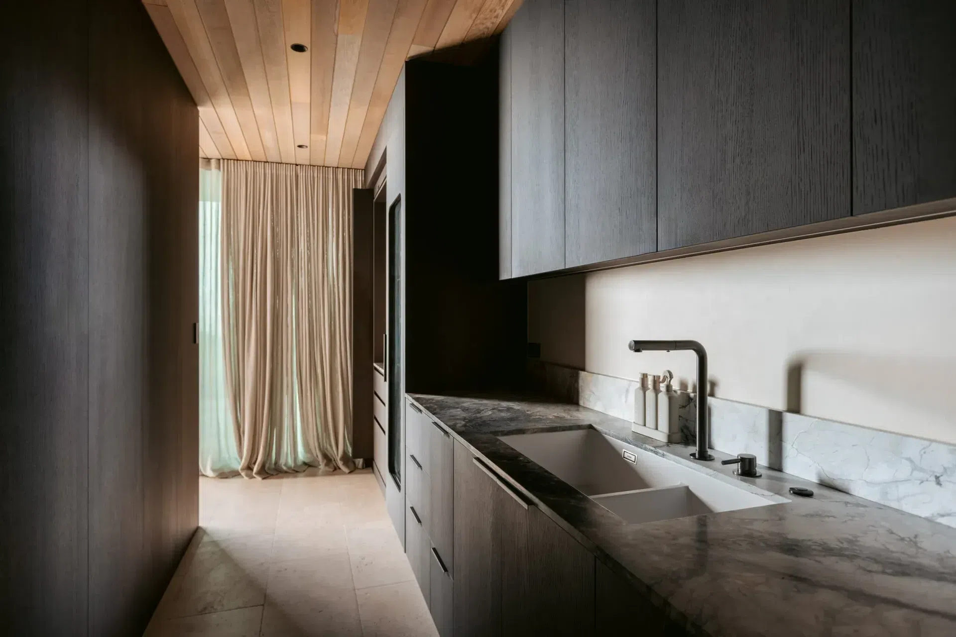 the-retreat-papamoa-kitchen-02.webp