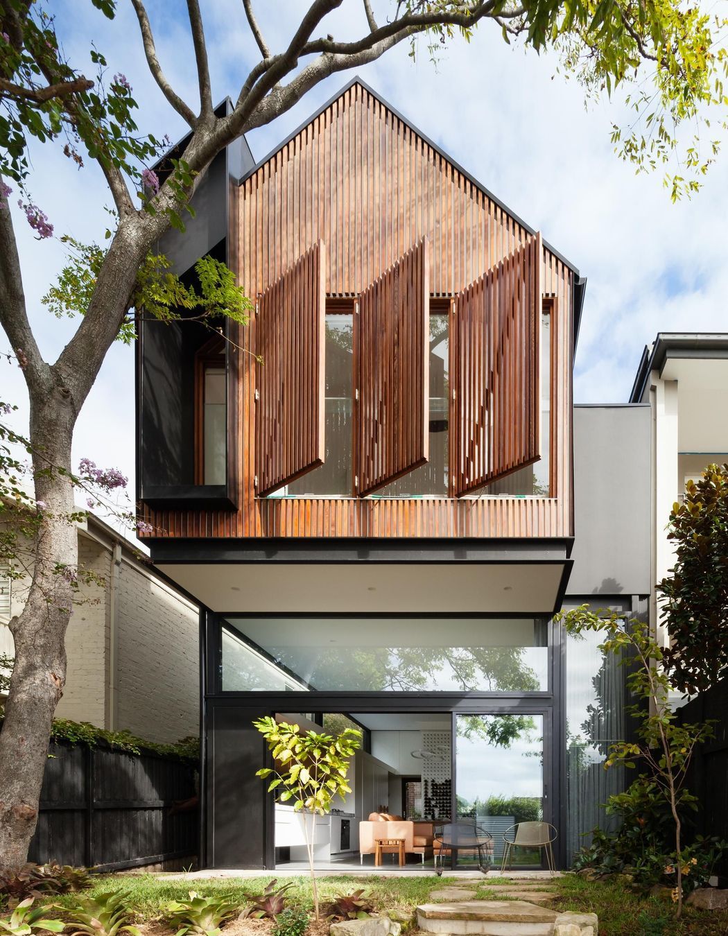 01-Matt-Day-Architect-Matt-Day-Randwick-House-Exterior-Timber-Cladding-Gable-Roof-v3.jpg