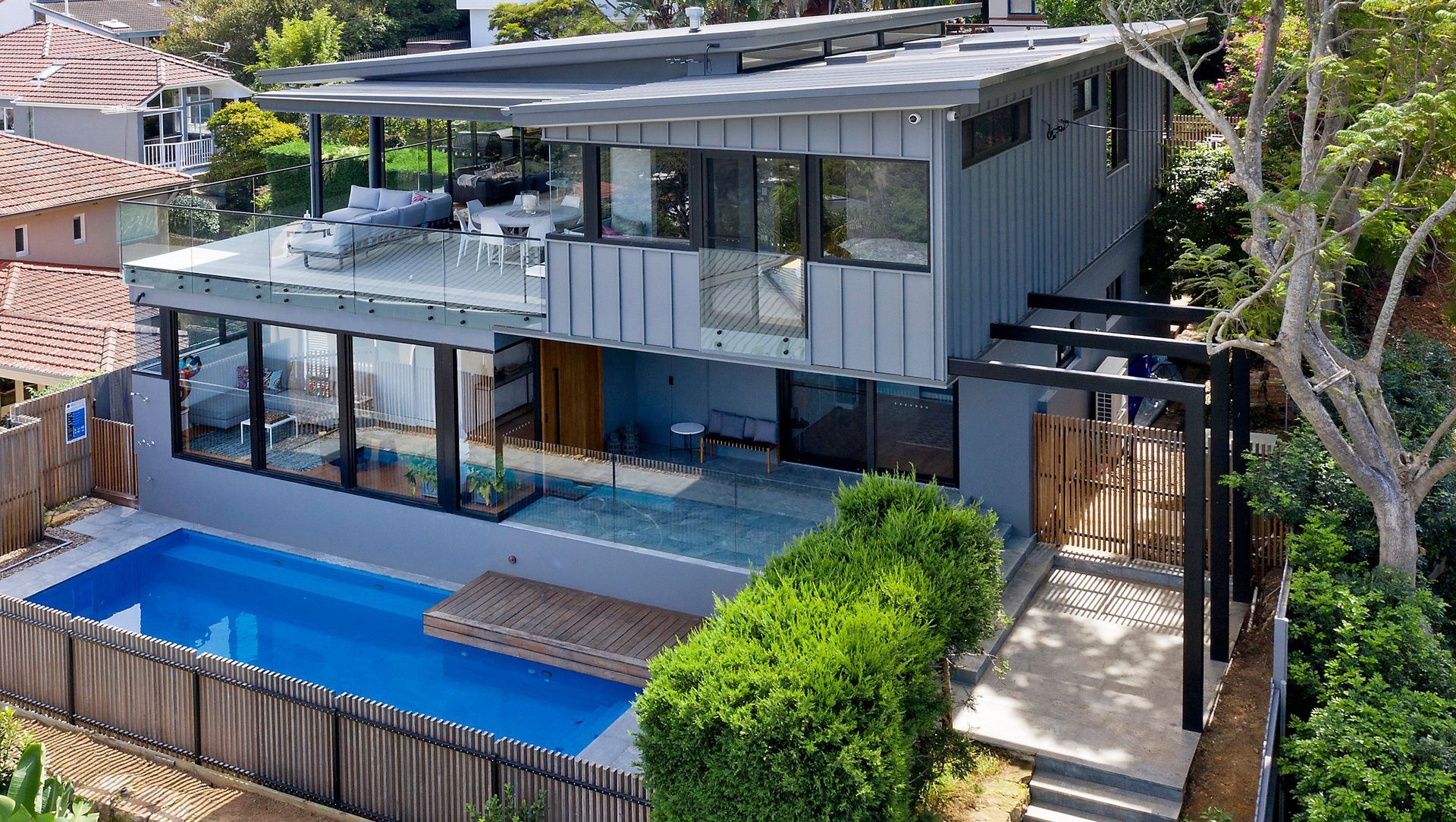 11Q - Privacy-loving Harbour Outcrop banner