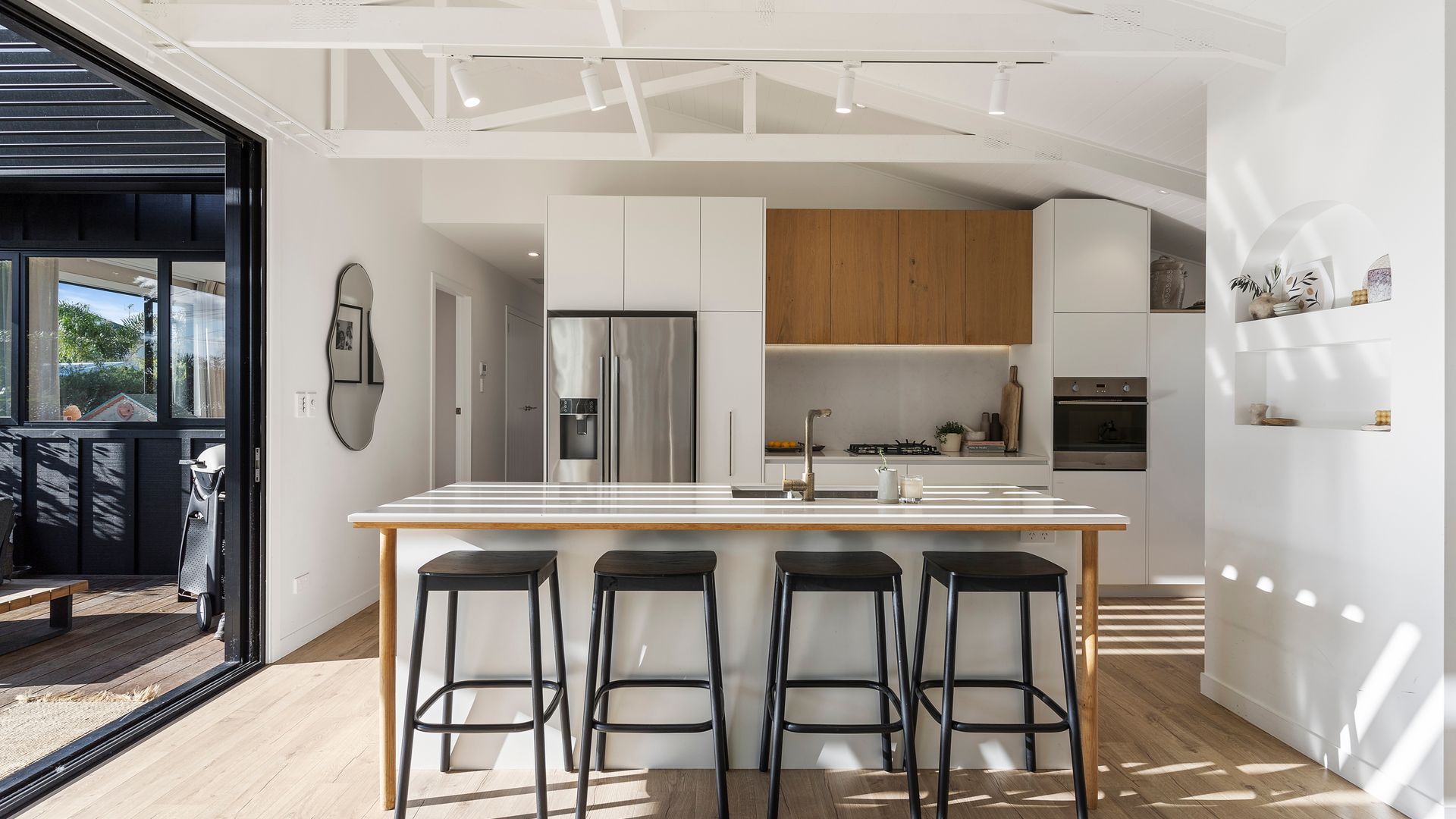 North Auckland, Feature Arch video