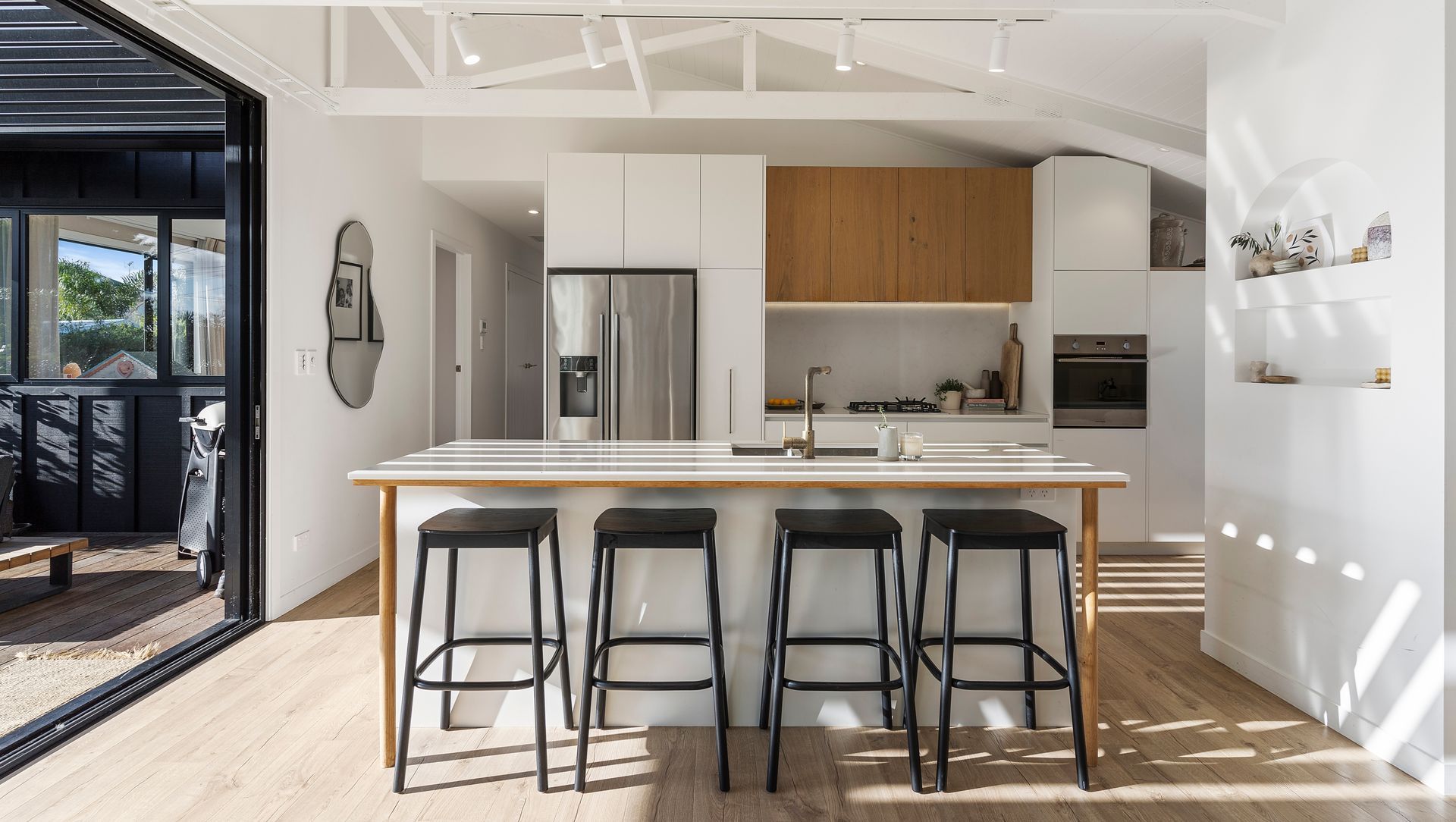 Minimal bohemian with display Arch banner