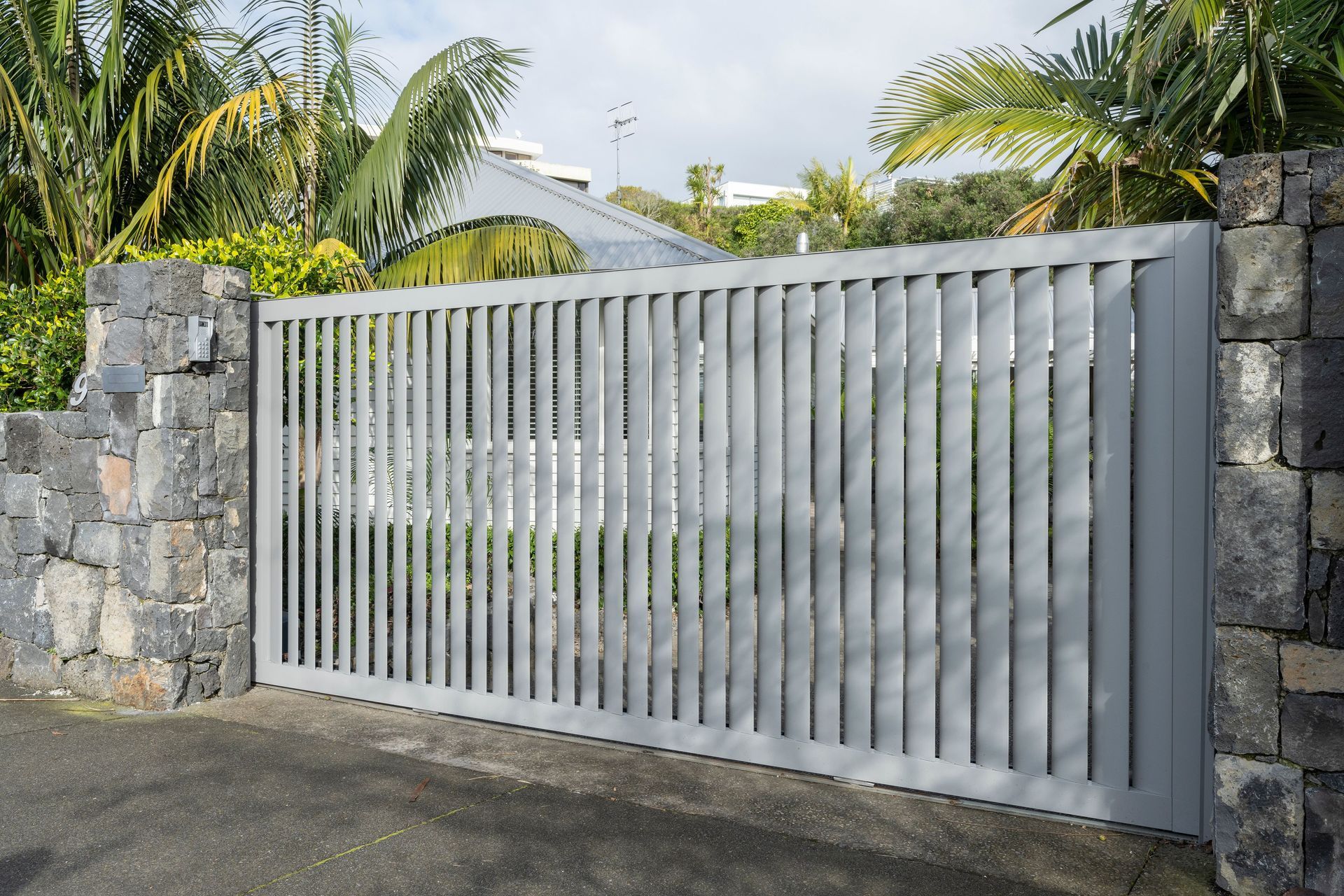 Auckland Home Project. Louvre Roof and Gate Create Oasis of Tranquility