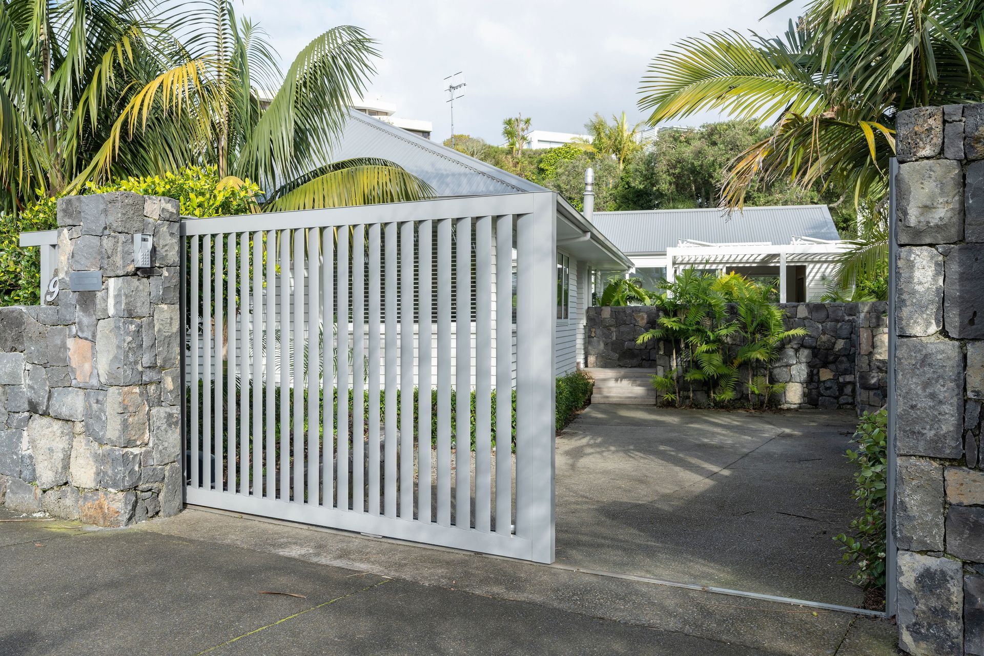 Auckland Home Project. Louvre Roof and Gate Create Oasis of Tranquility