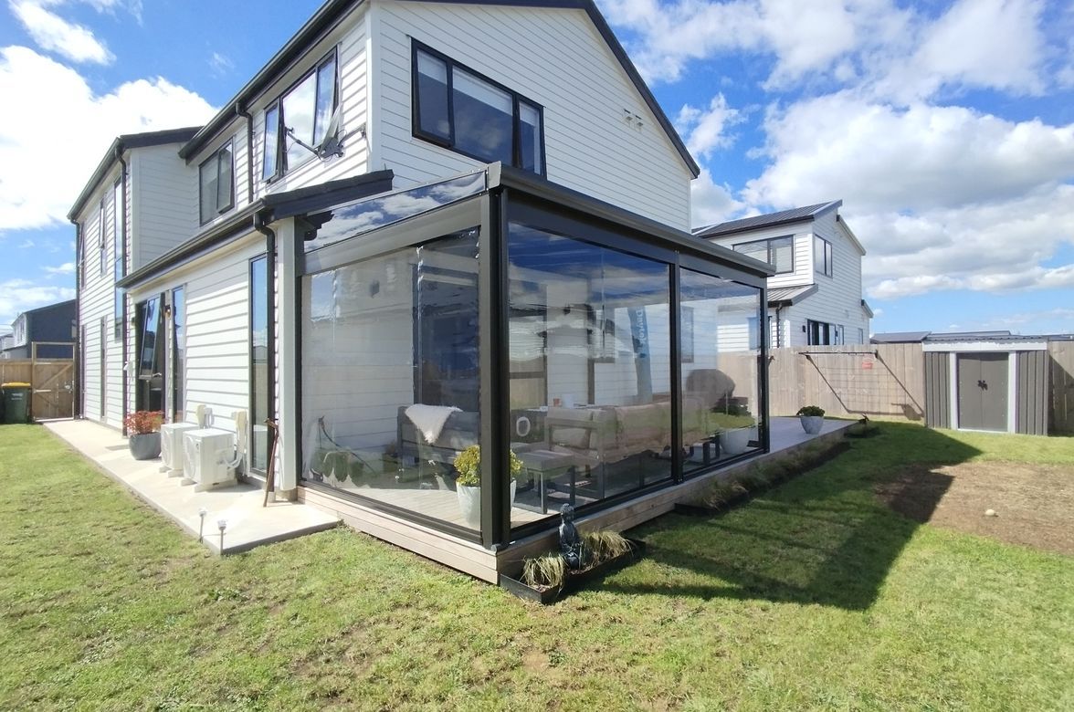 Flat Rectangle Canopy with Ziptrak® Outdoor Blinds in Clarks Beach