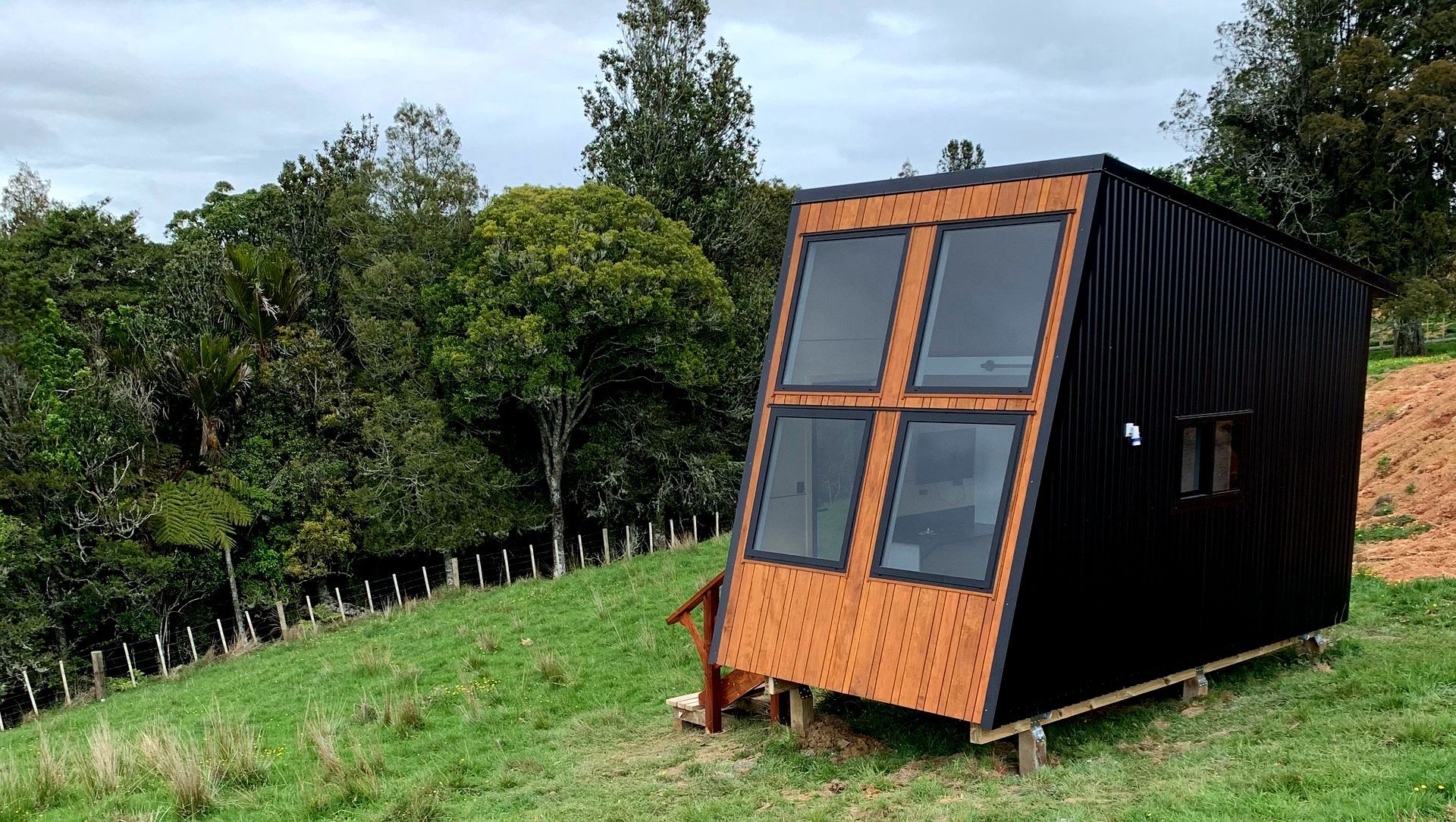 Hibernate Tiny Home banner