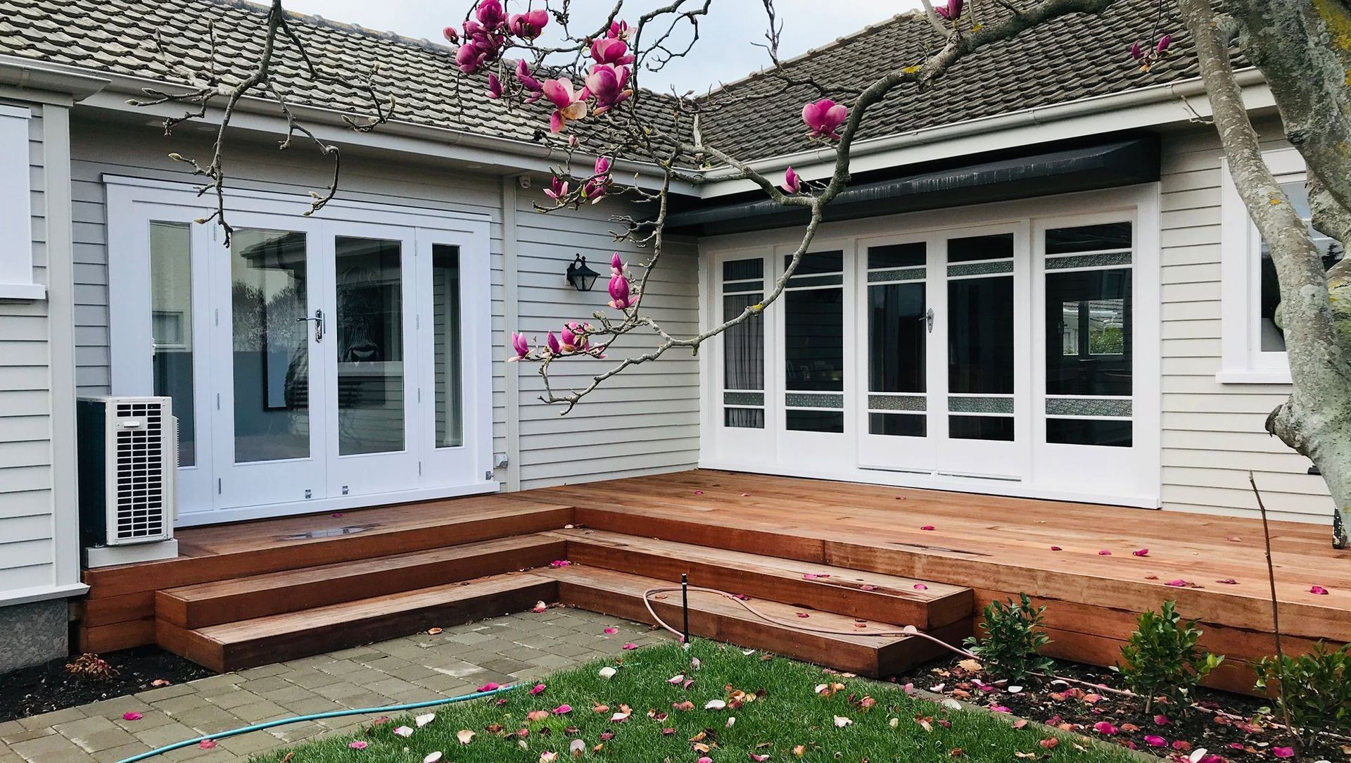 Herrick Street, Extension banner