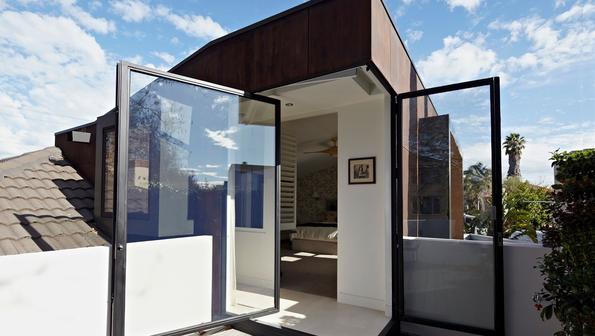 TREE TOP HOUSE banner