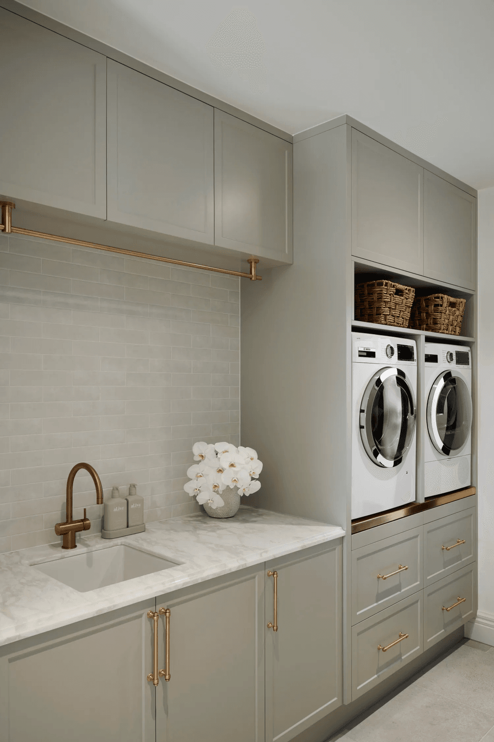 alisa-and-lysandra-brighton-bungalow-sage-green-laundry-67a02da91badd.png