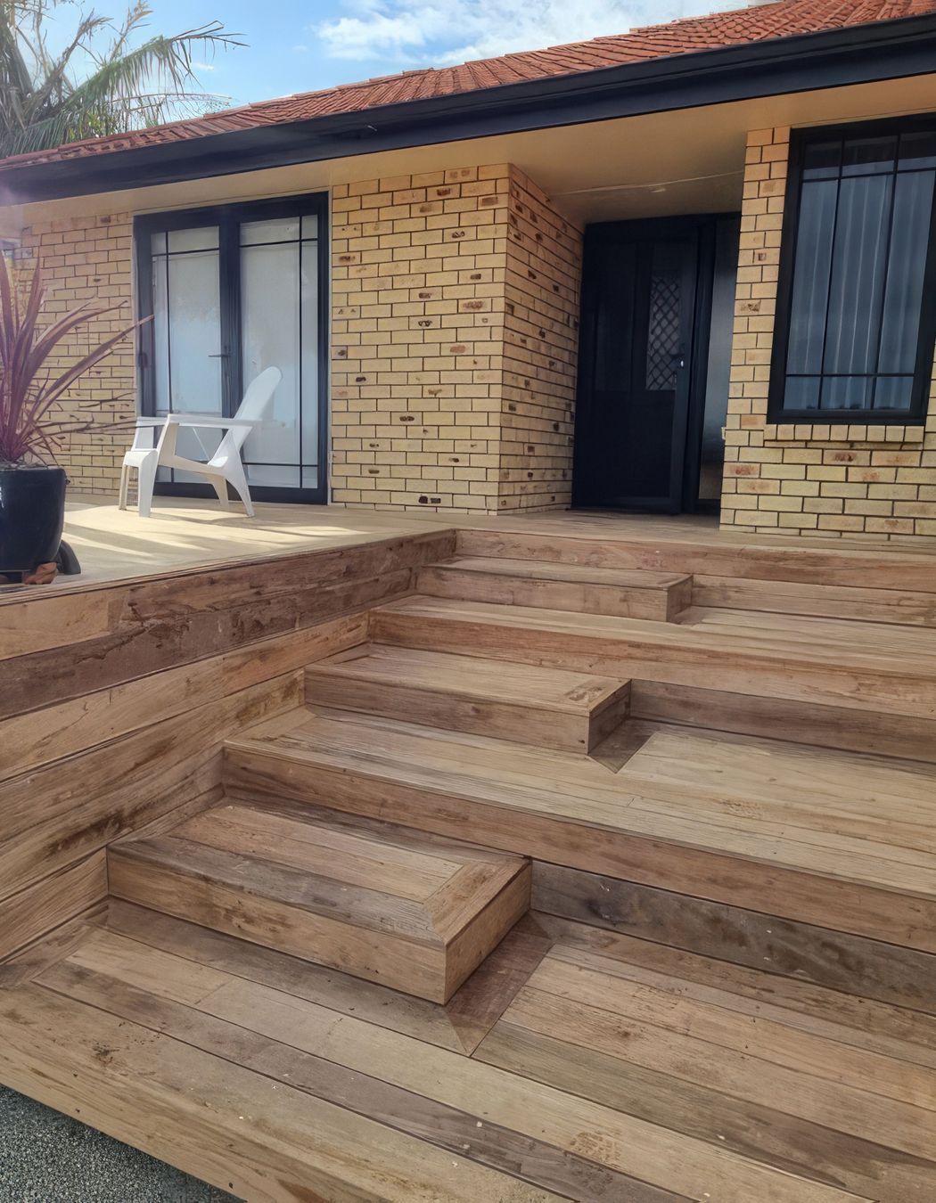 upnew-front-deck-build-manly-beach-findlay-residential-Yan7PKND9VizVerg-fix-standard-scale-400x.jpg