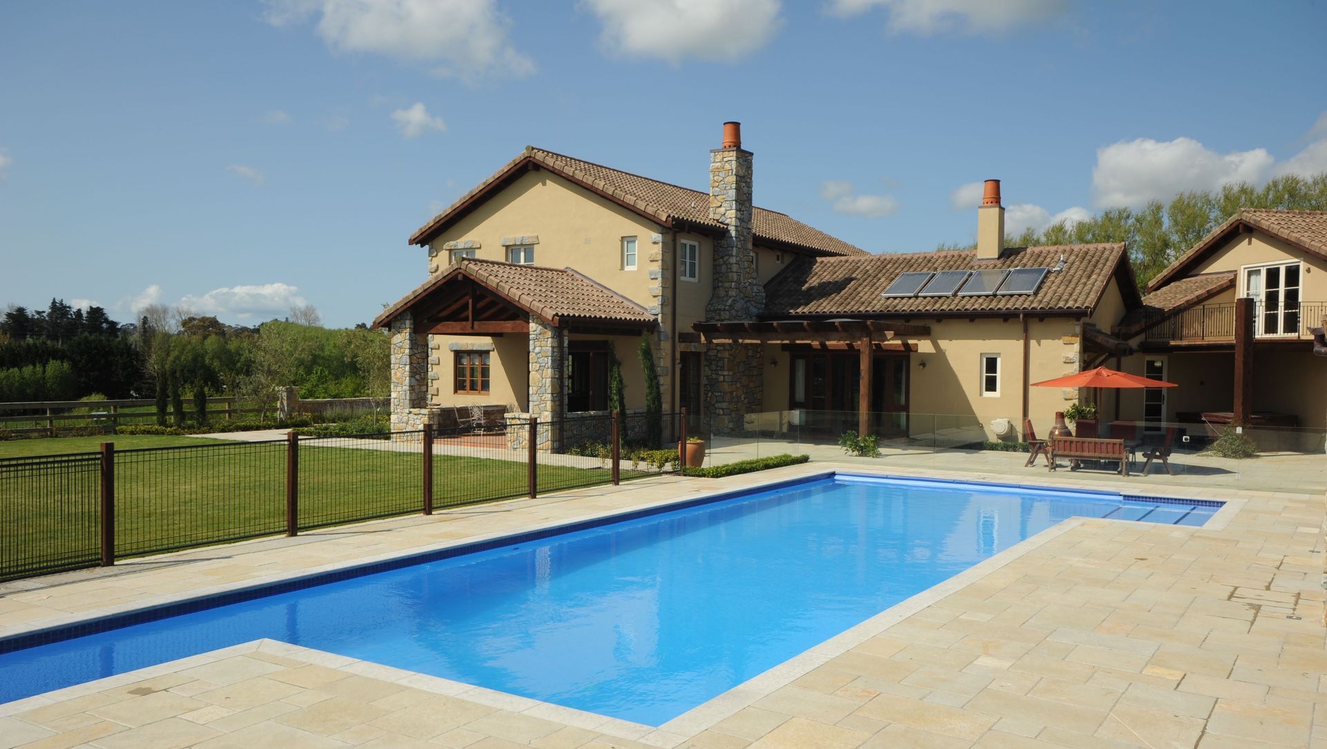 Custom Pool - Auckland banner