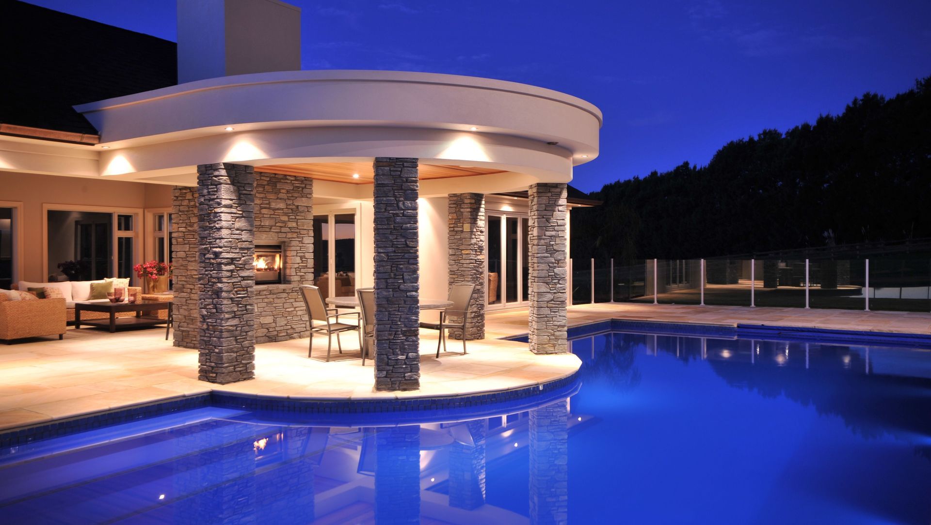 Custom Pool - Auckland banner