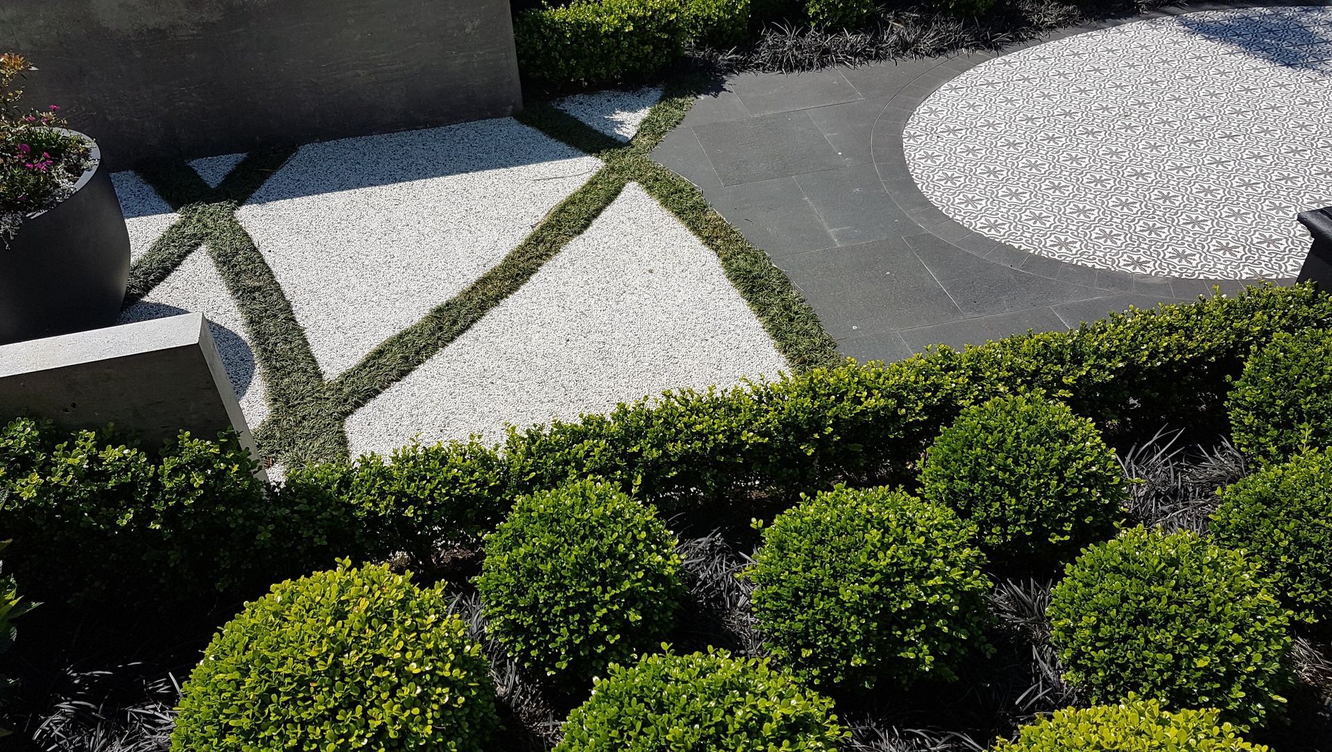 Classical and contemporary courtyard, Mt Eden banner