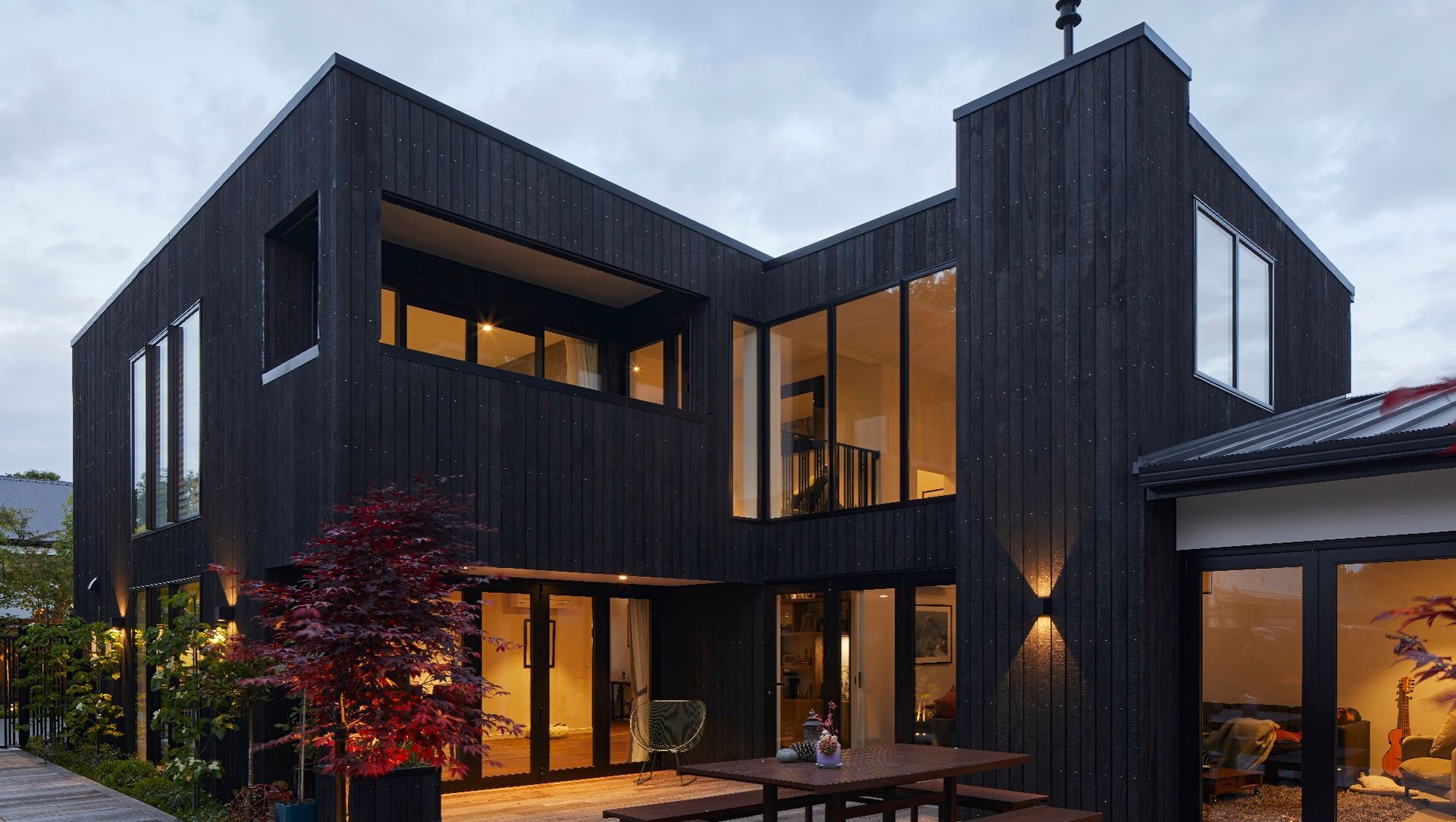 Striking Shou Sugi Ban Timber Elevates Clive Barrington's Architectural Masterpiece banner