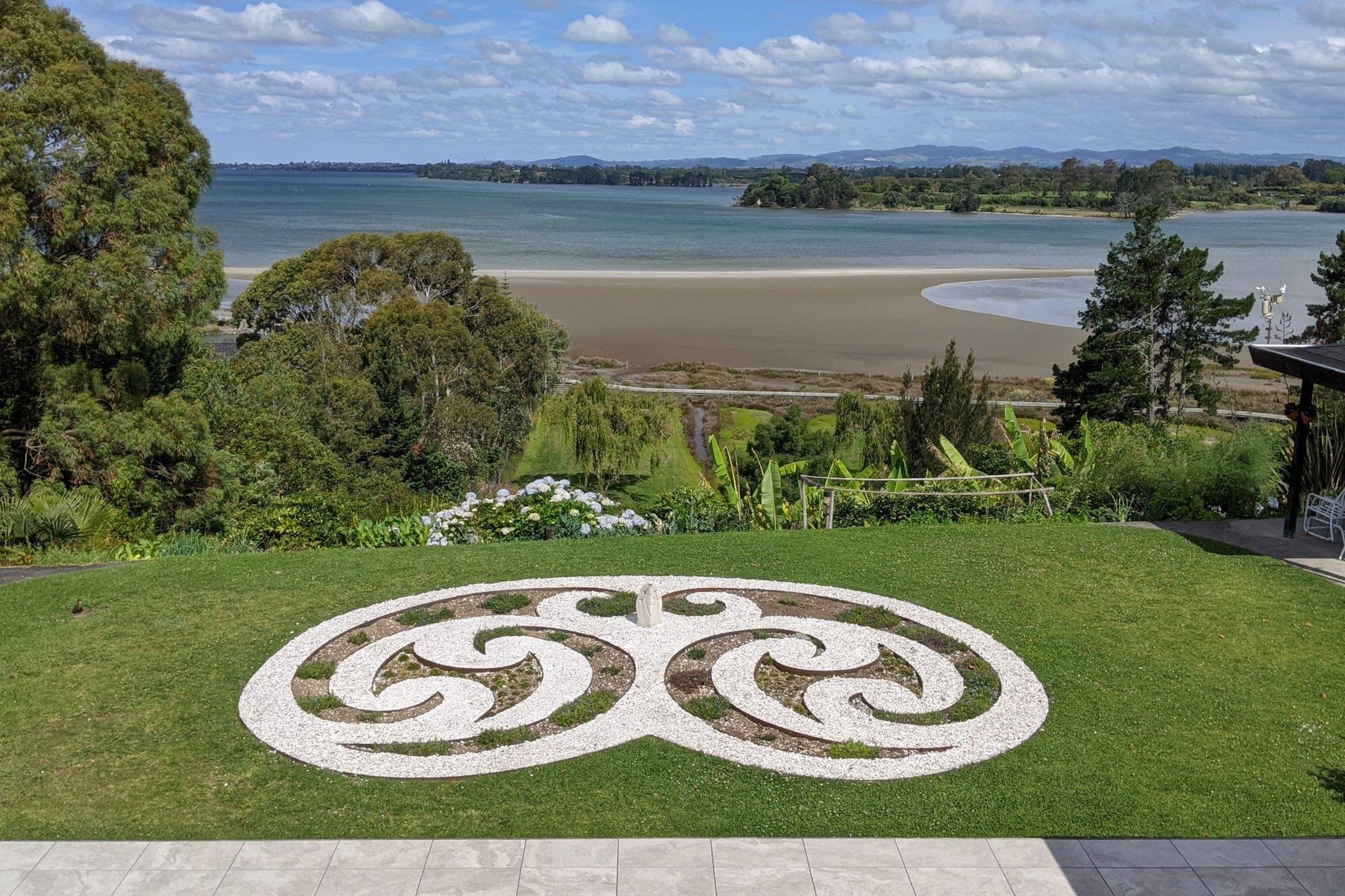 Grainger's Parterre Mahi Toi