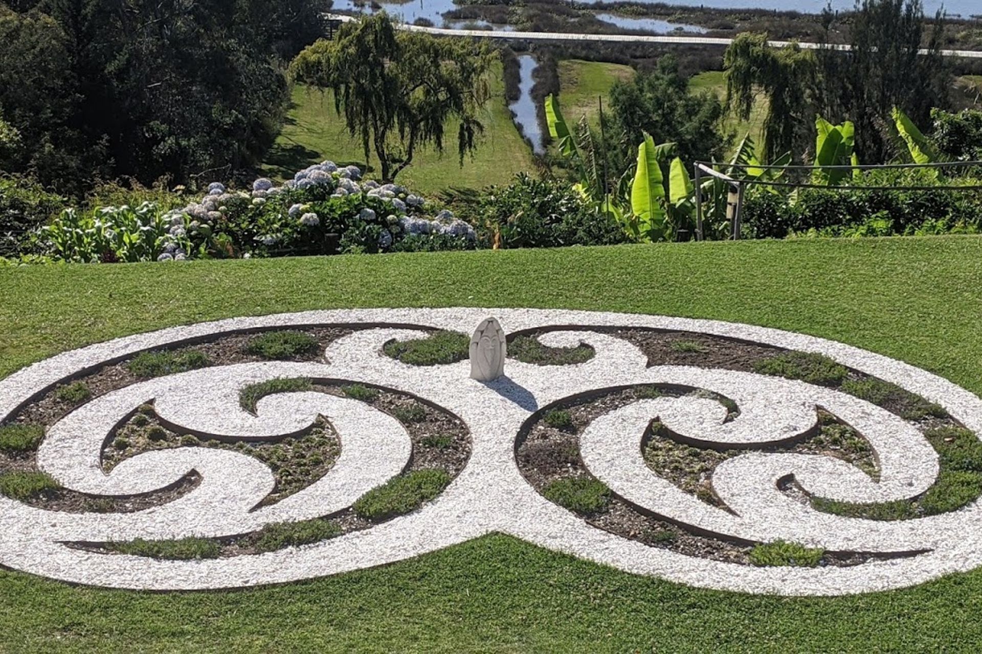 Grainger's Parterre Mahi Toi