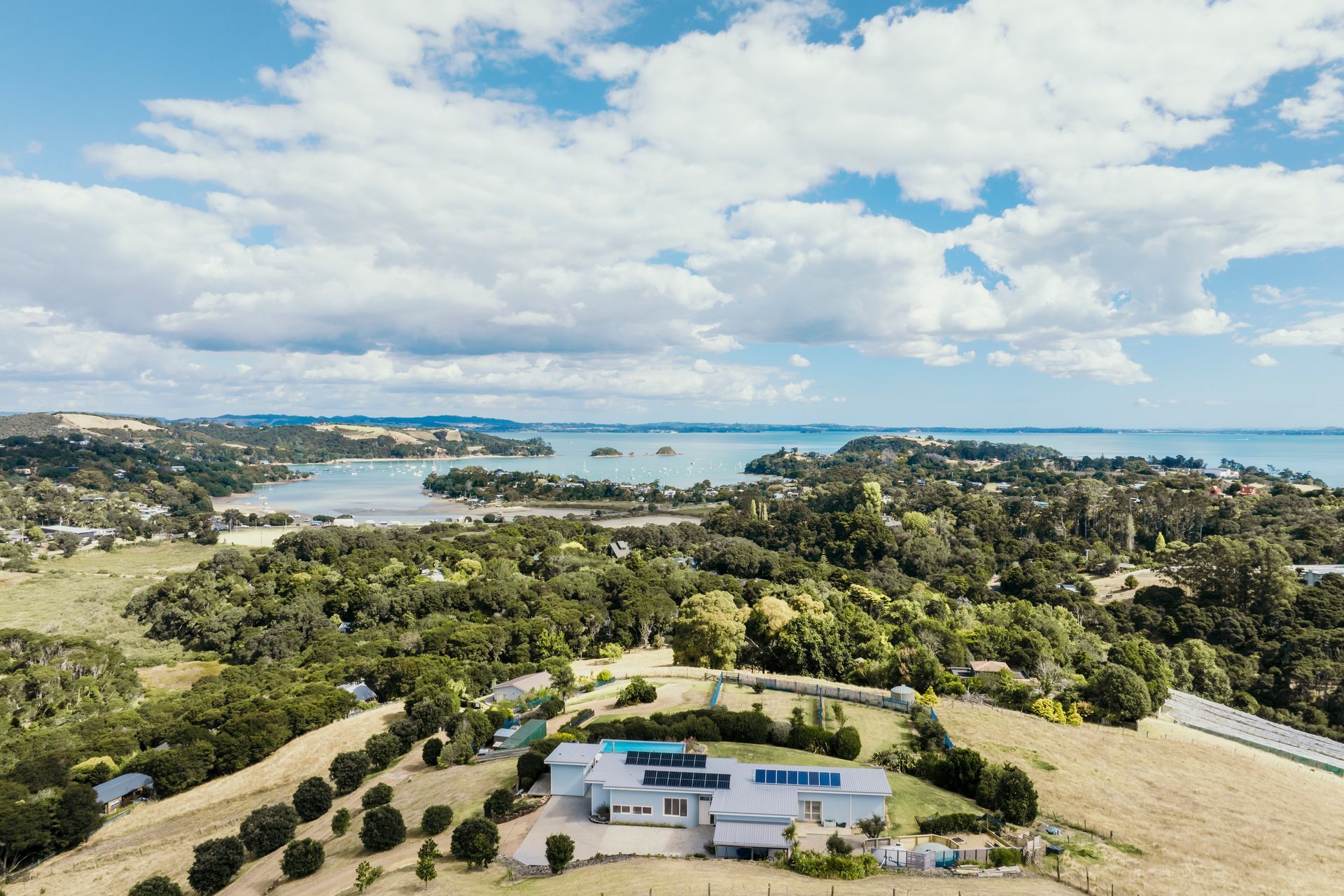 AMArchitectsWaihekeMCrawford-2132.jpg