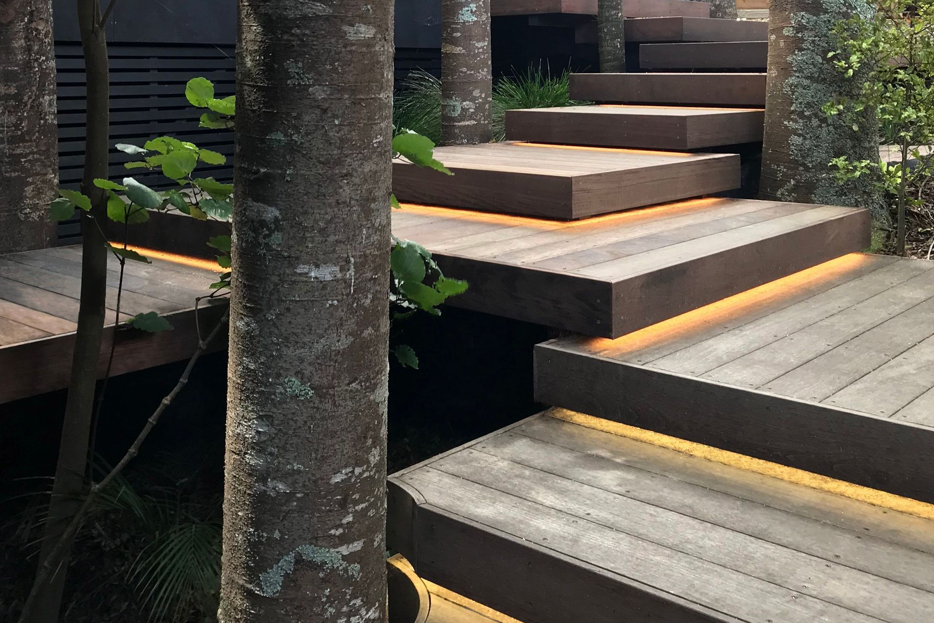 Floating hardwood platform stairs