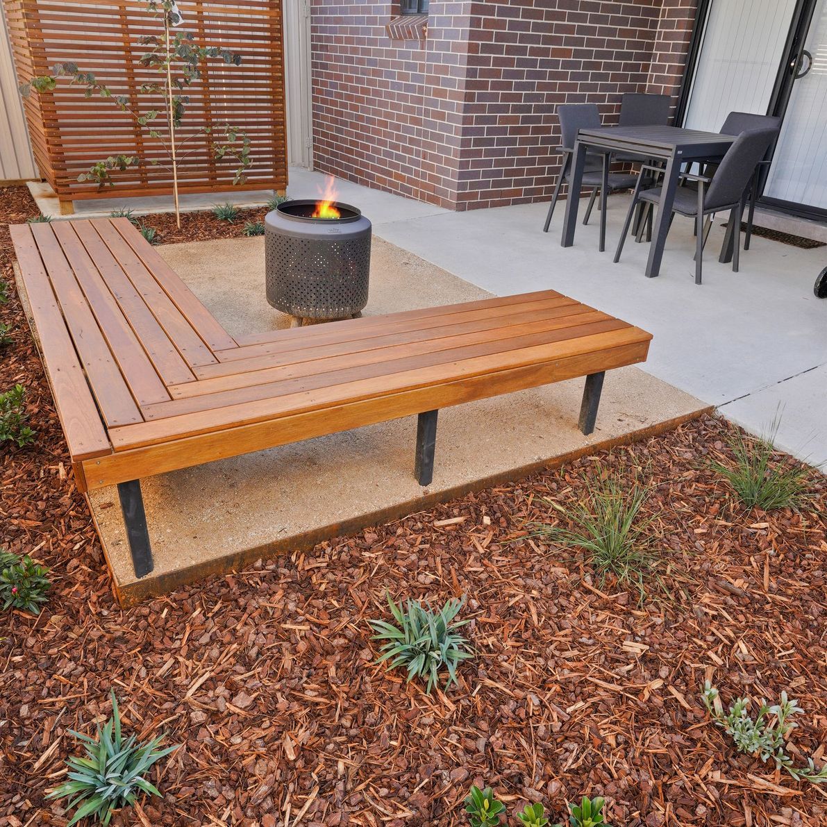 Cozy-Courtyard02.jpg