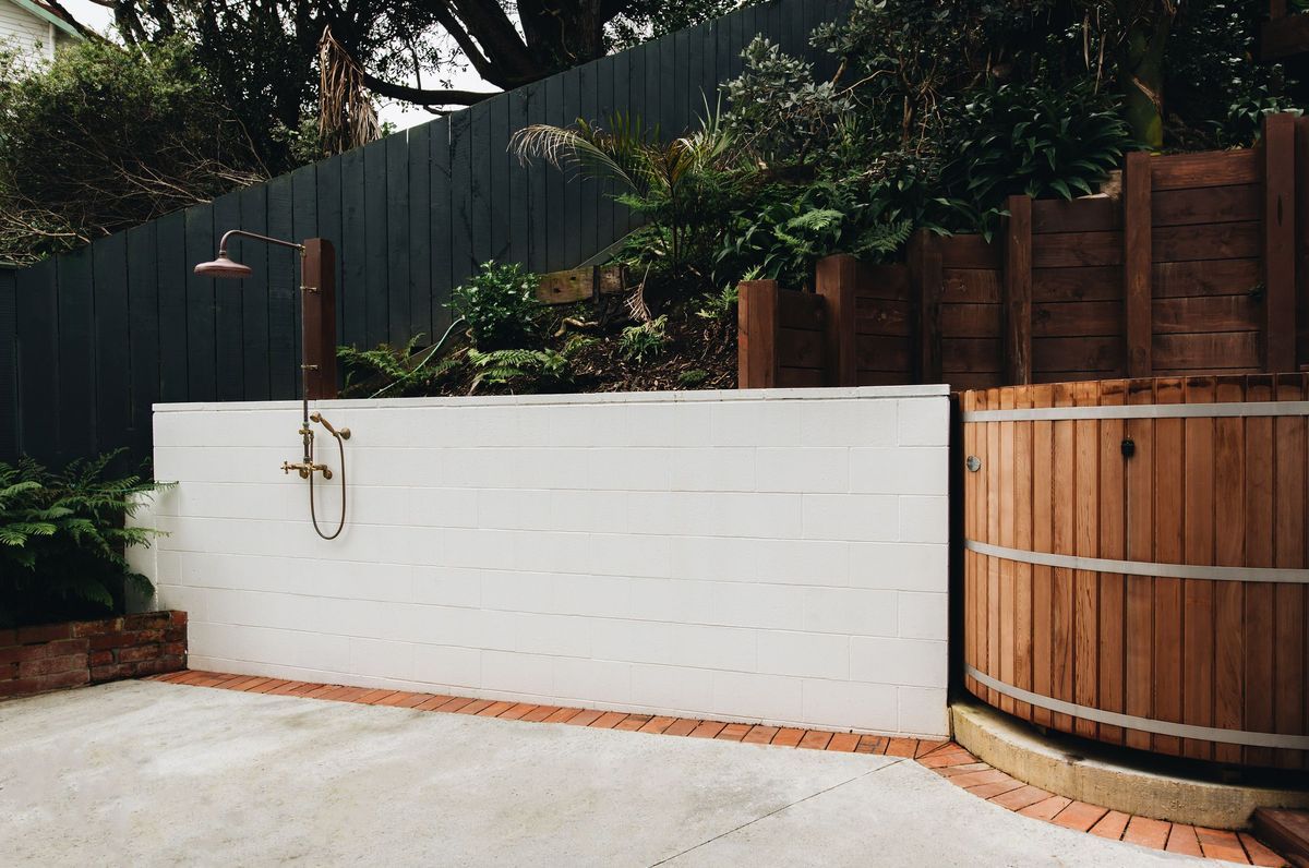 ISLAND BAY | Features