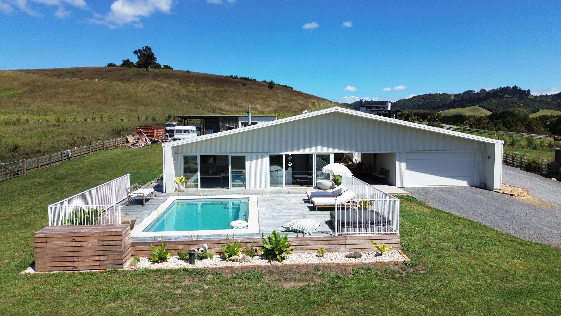 Location: Whareora, Whangarei Shape: Sanctuary Size: 7.0m x 4.2m Colour: Quartz