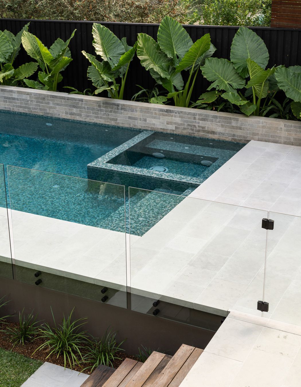 Wet Edge Pool