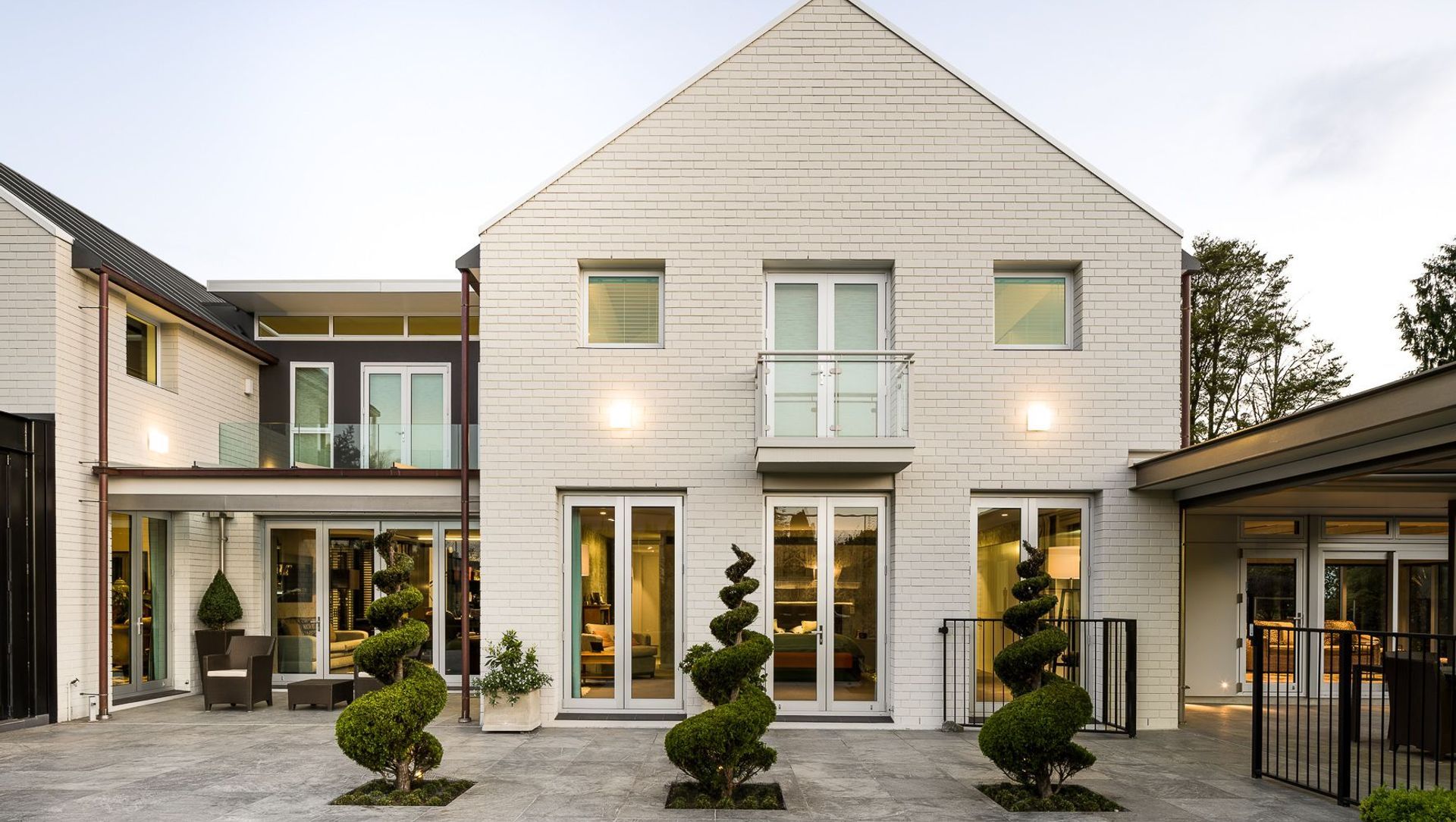 Holmwood Road, Merivale banner