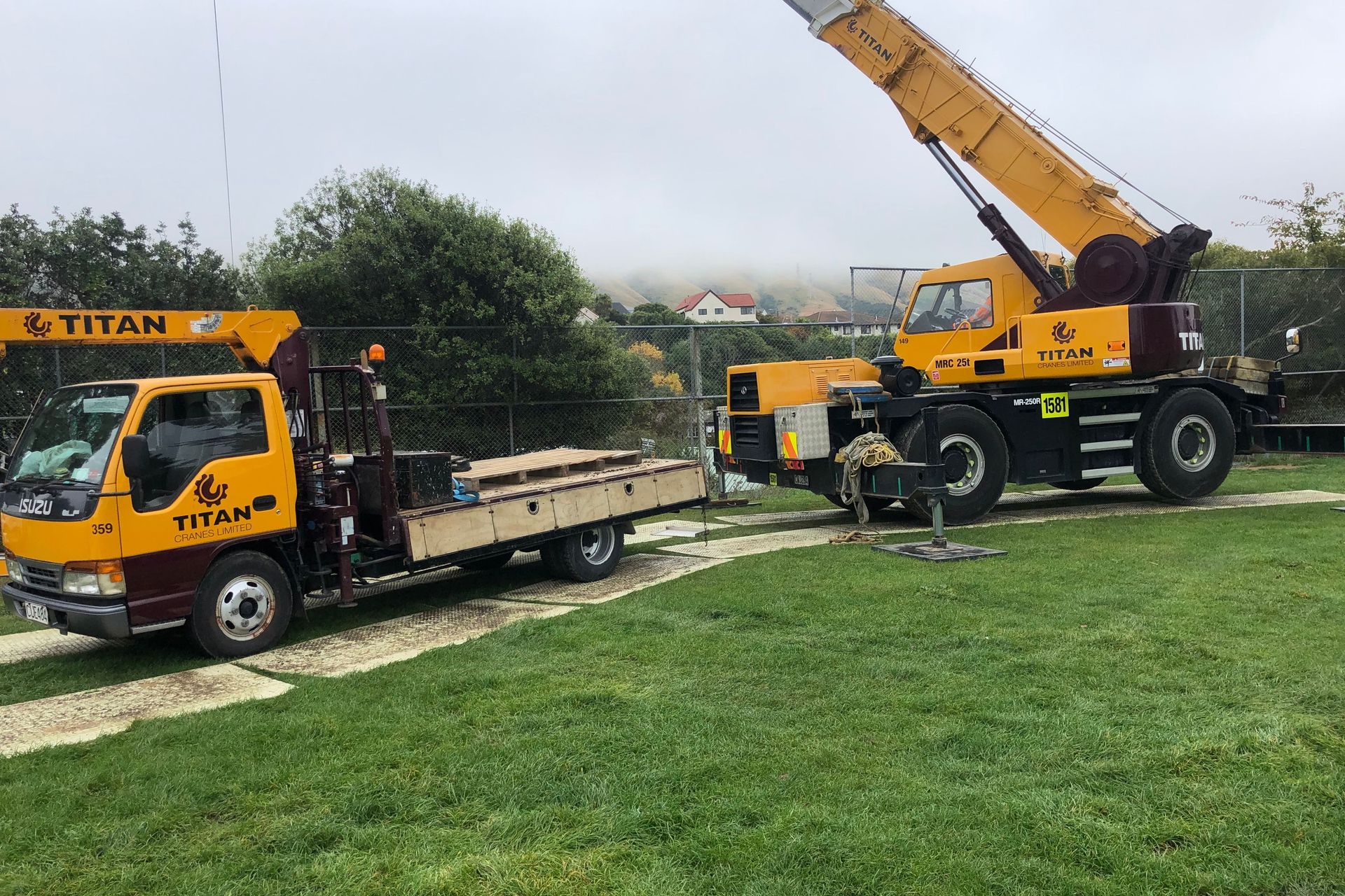 Helicopter - Crane lifts