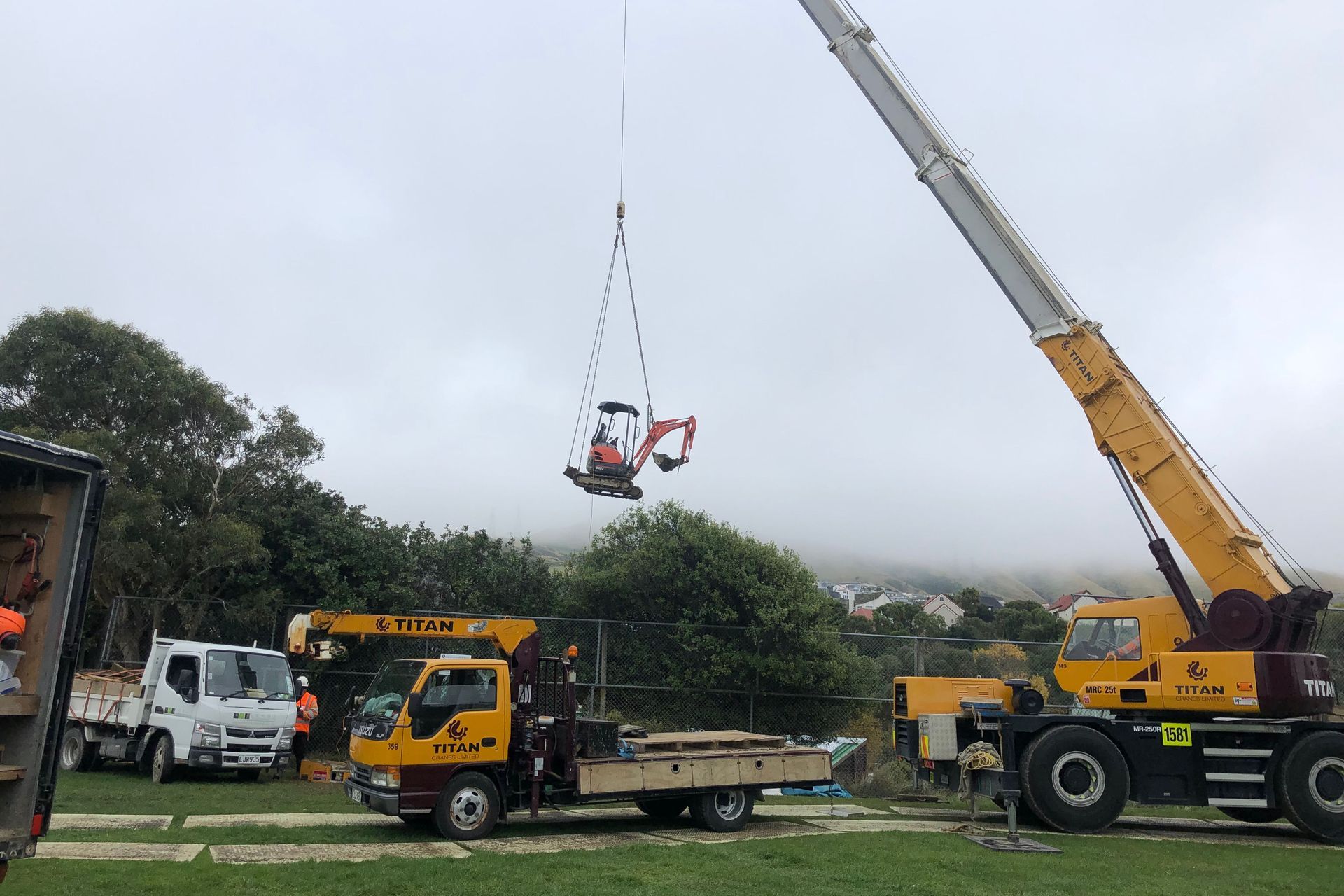 Helicopter - Crane lifts