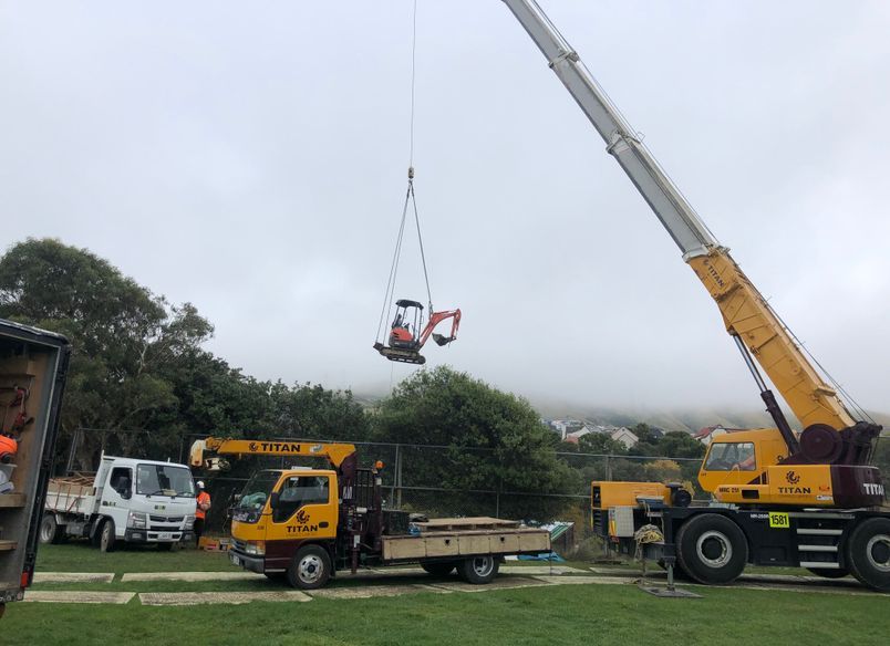 Helicopter - Crane lifts