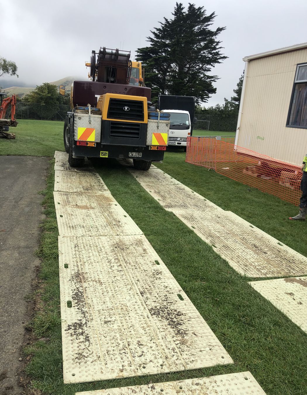 Helicopter - Crane lifts