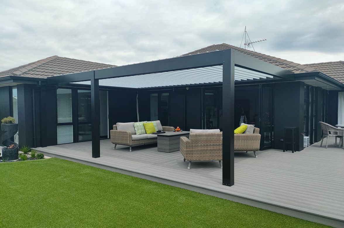 Bay Of Plenty. Two toned Louvre roof.