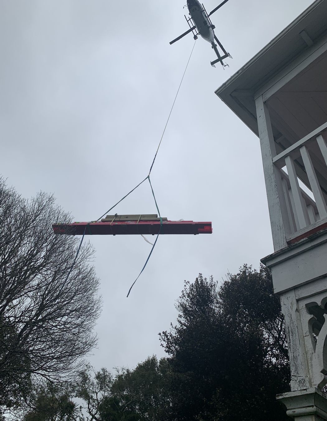 Helicopter - Crane lifts