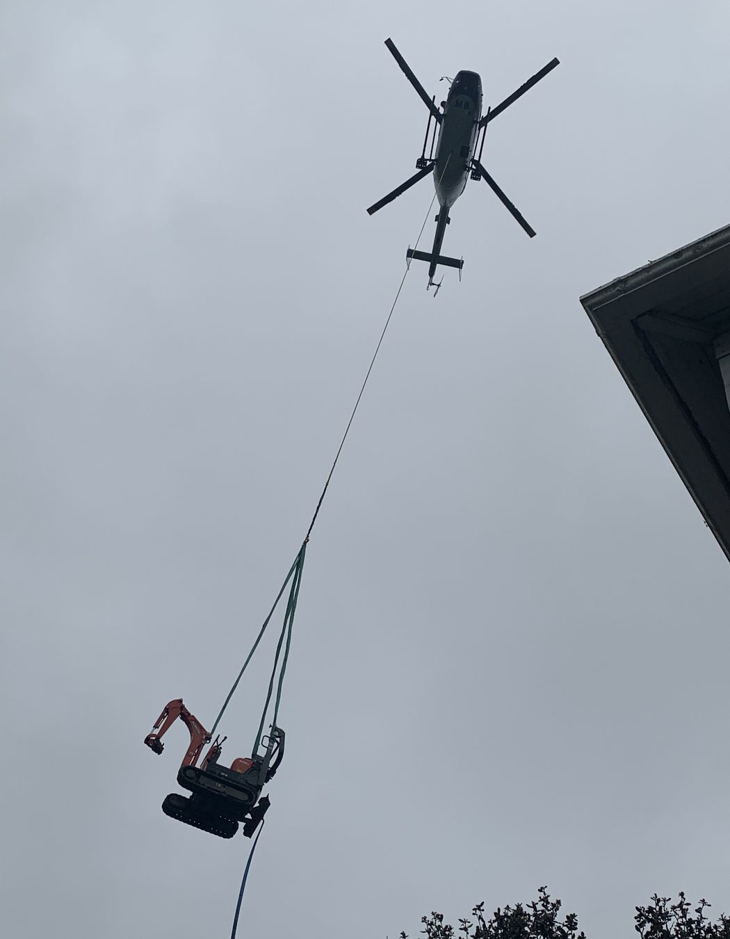 Helicopter - Crane lifts