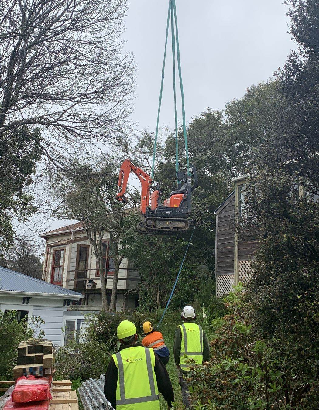 Helicopter - Crane lifts