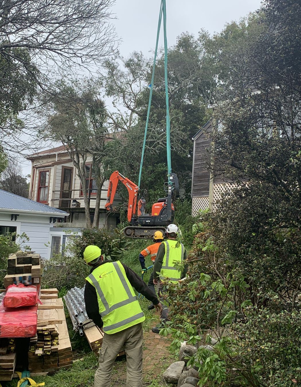 Helicopter - Crane lifts