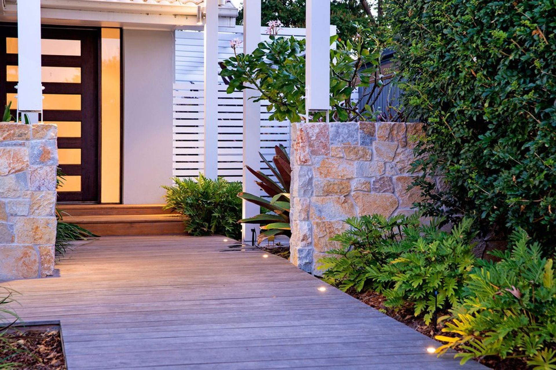 Mermaid Waters: QLD - Residential