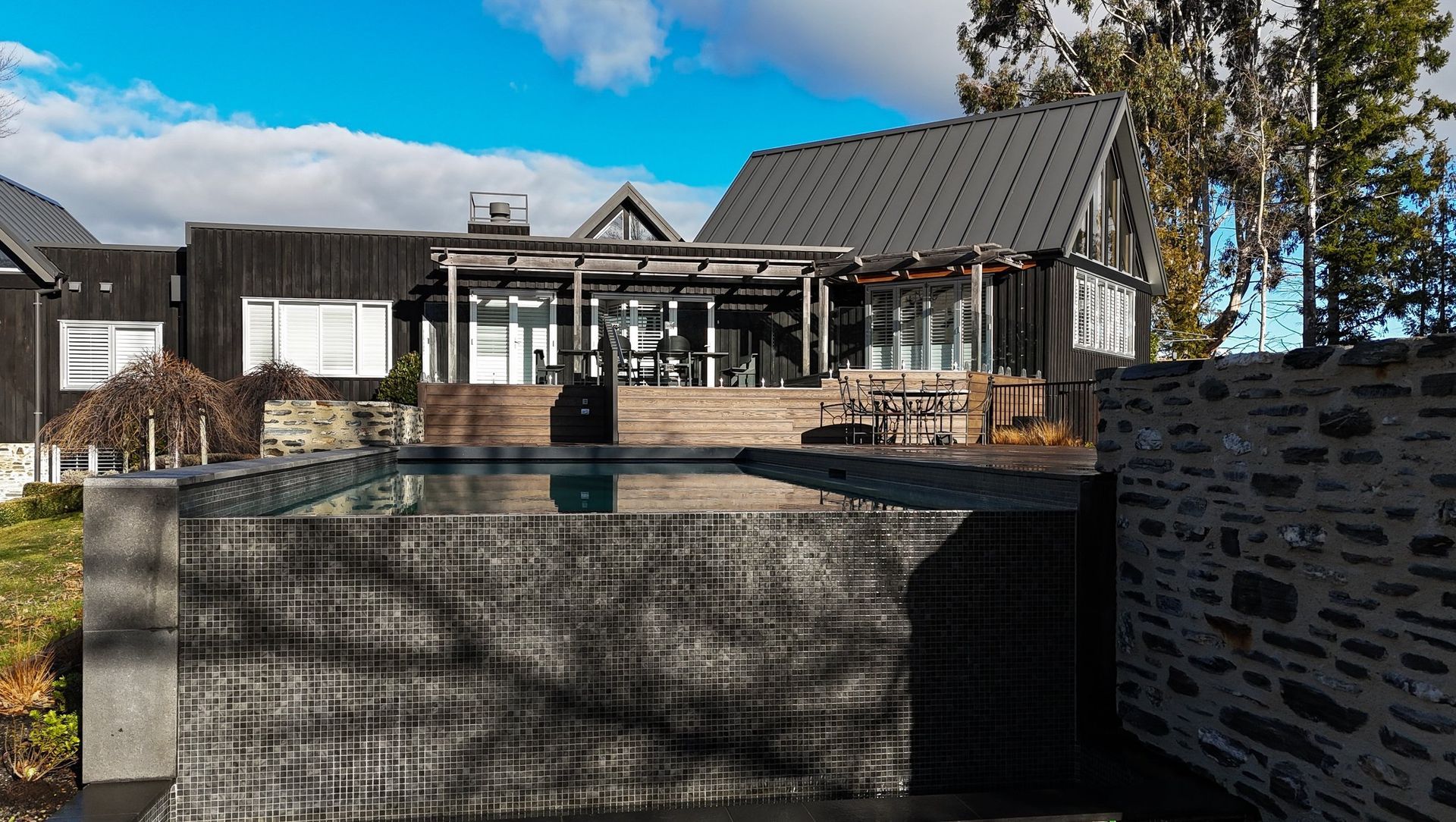 A Peerless Plunge Pool banner