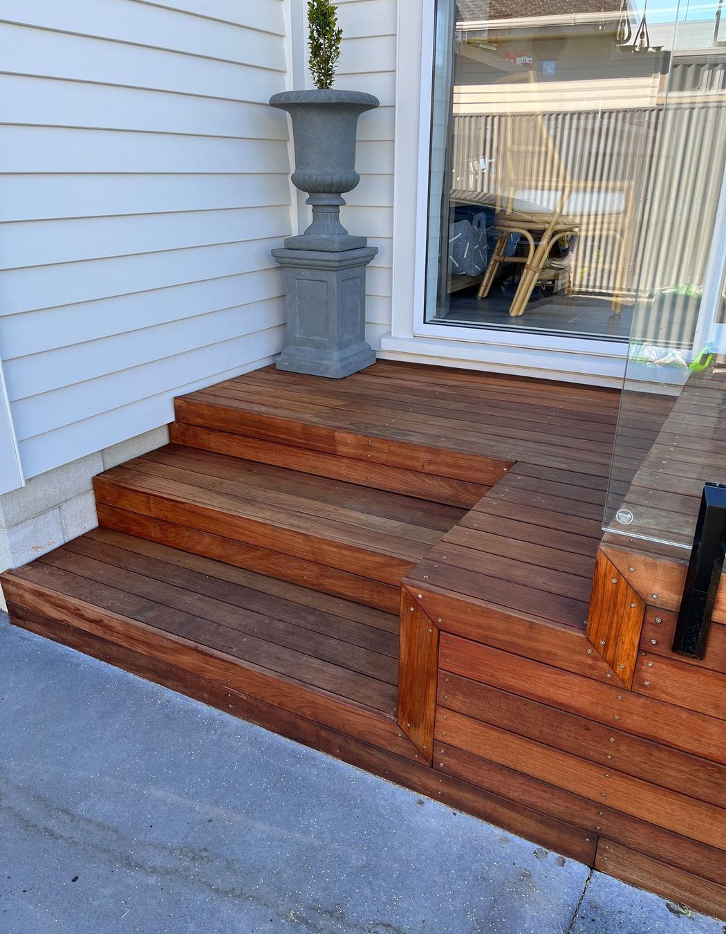 Avenue Road, New Deck