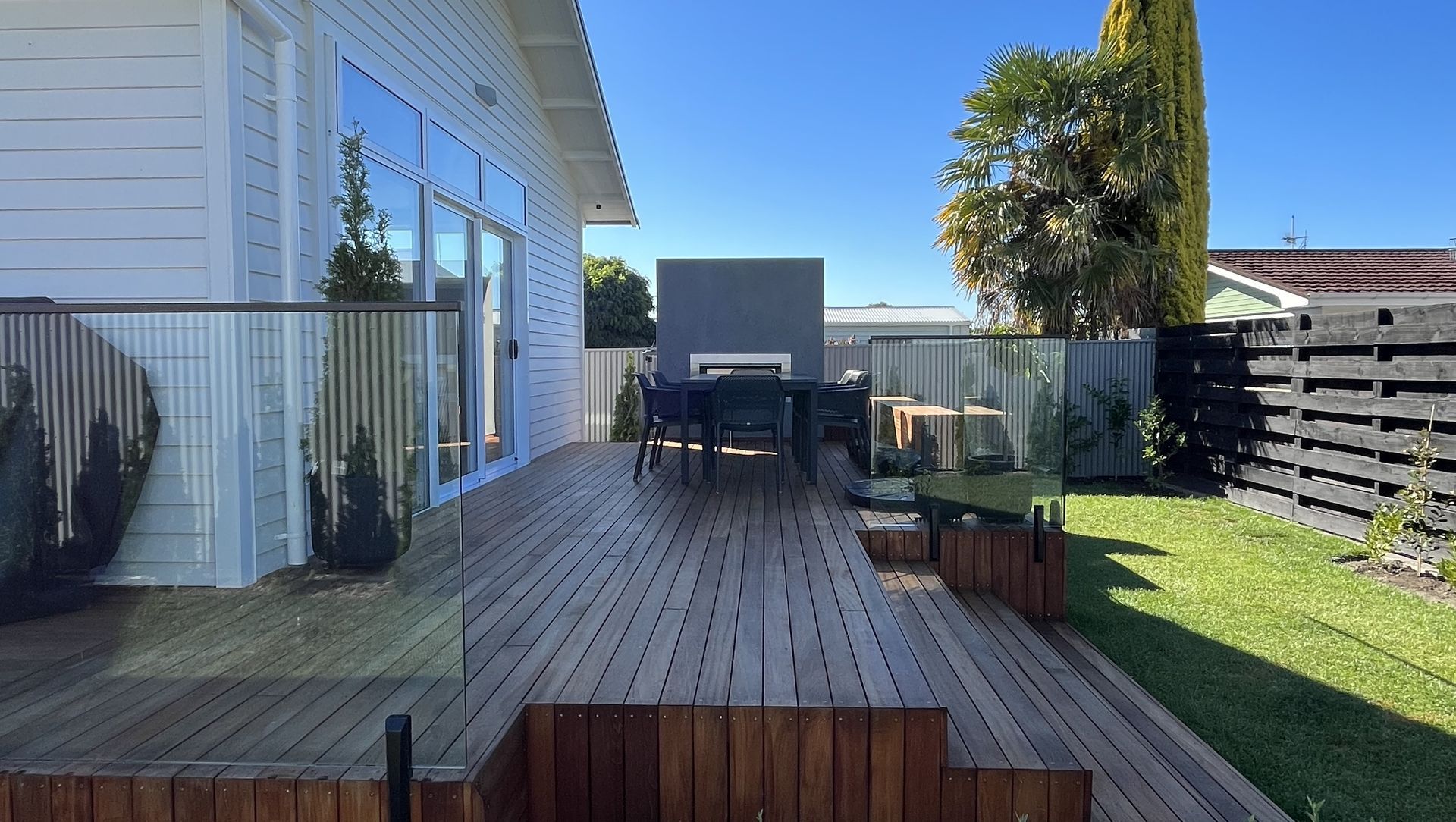 Avenue Road, New Deck banner