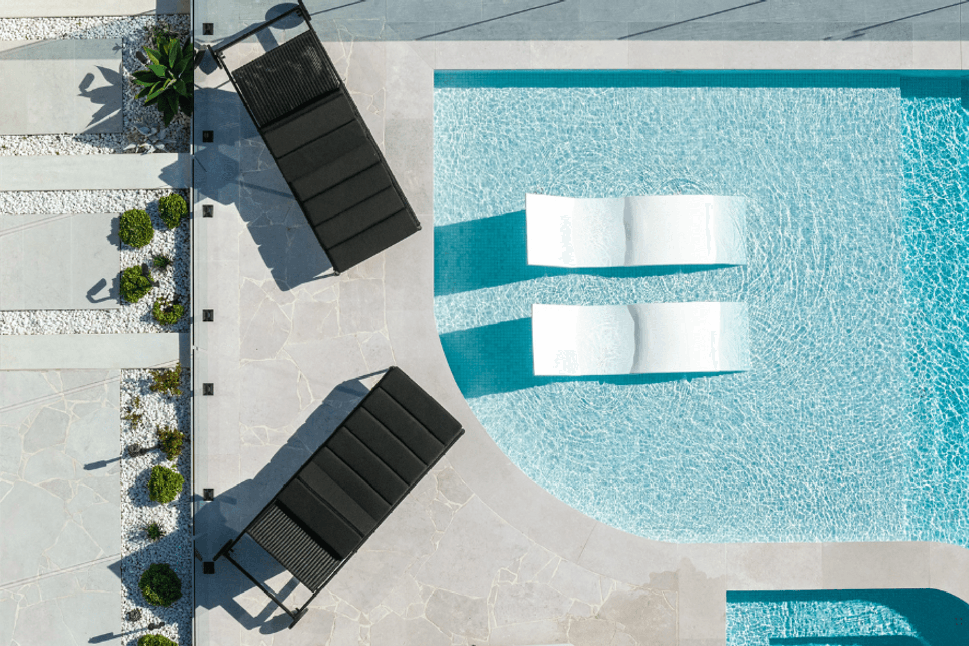 Where structure meets texture. Luna Chiaro Limestone flows through pool surround and garden zones, blending large format pavers with natural crazy paving.