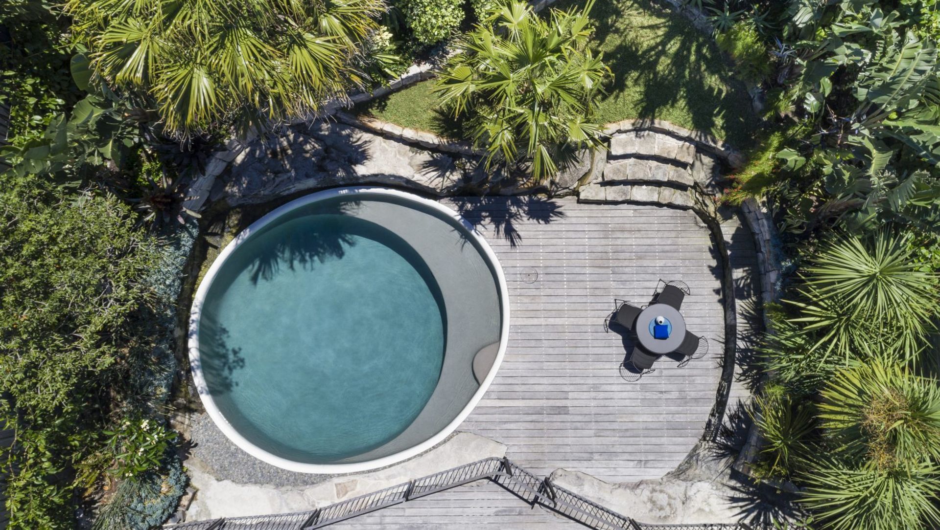 Beachside Garden banner