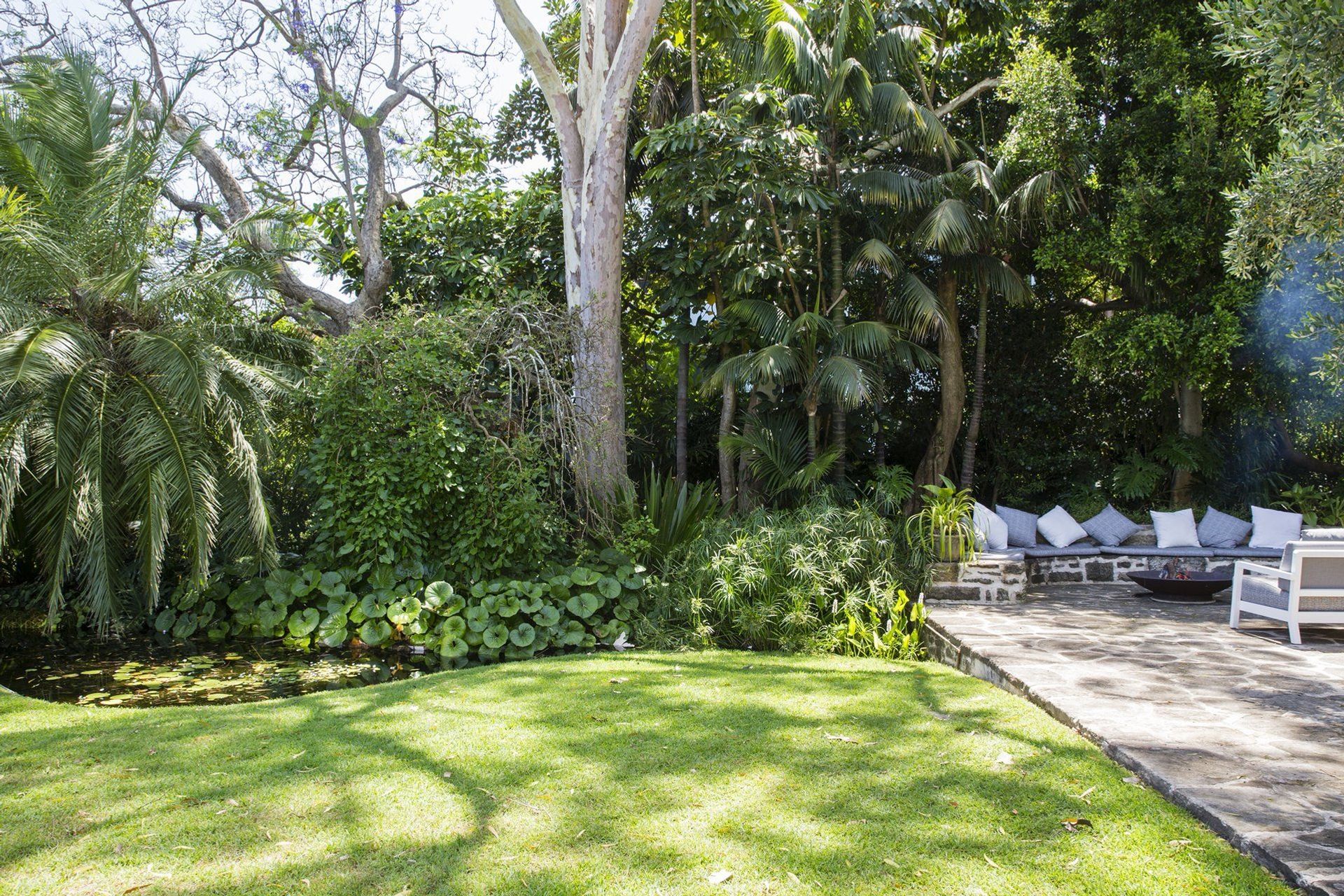 An Entertainer's Garden