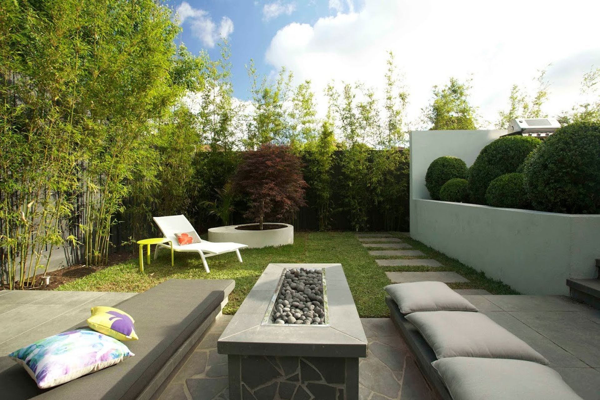 Photography: Christine Griffiths | Outdoor firepit idea