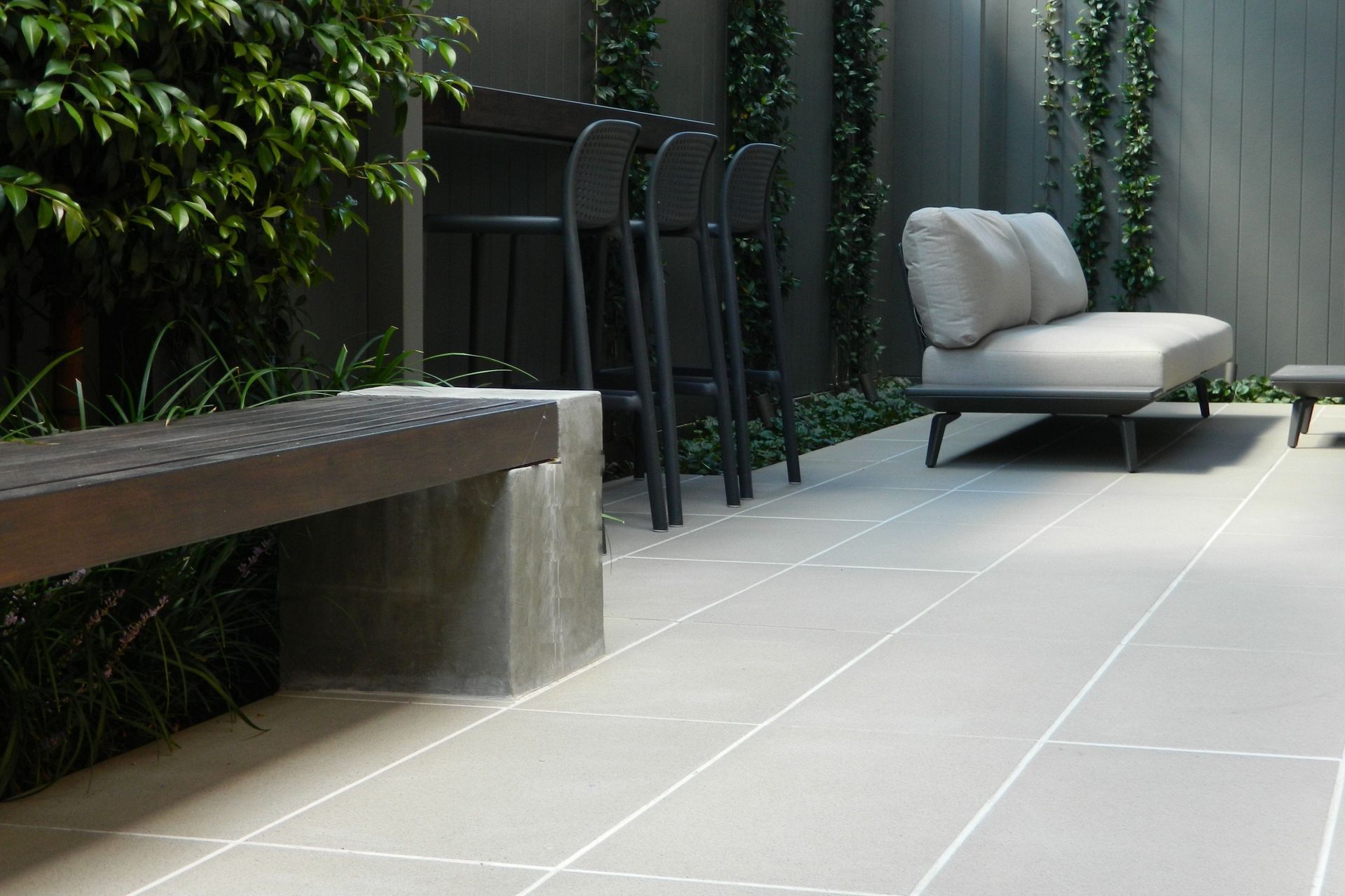 Photography: Christine Griffiths | Small backyard garden design