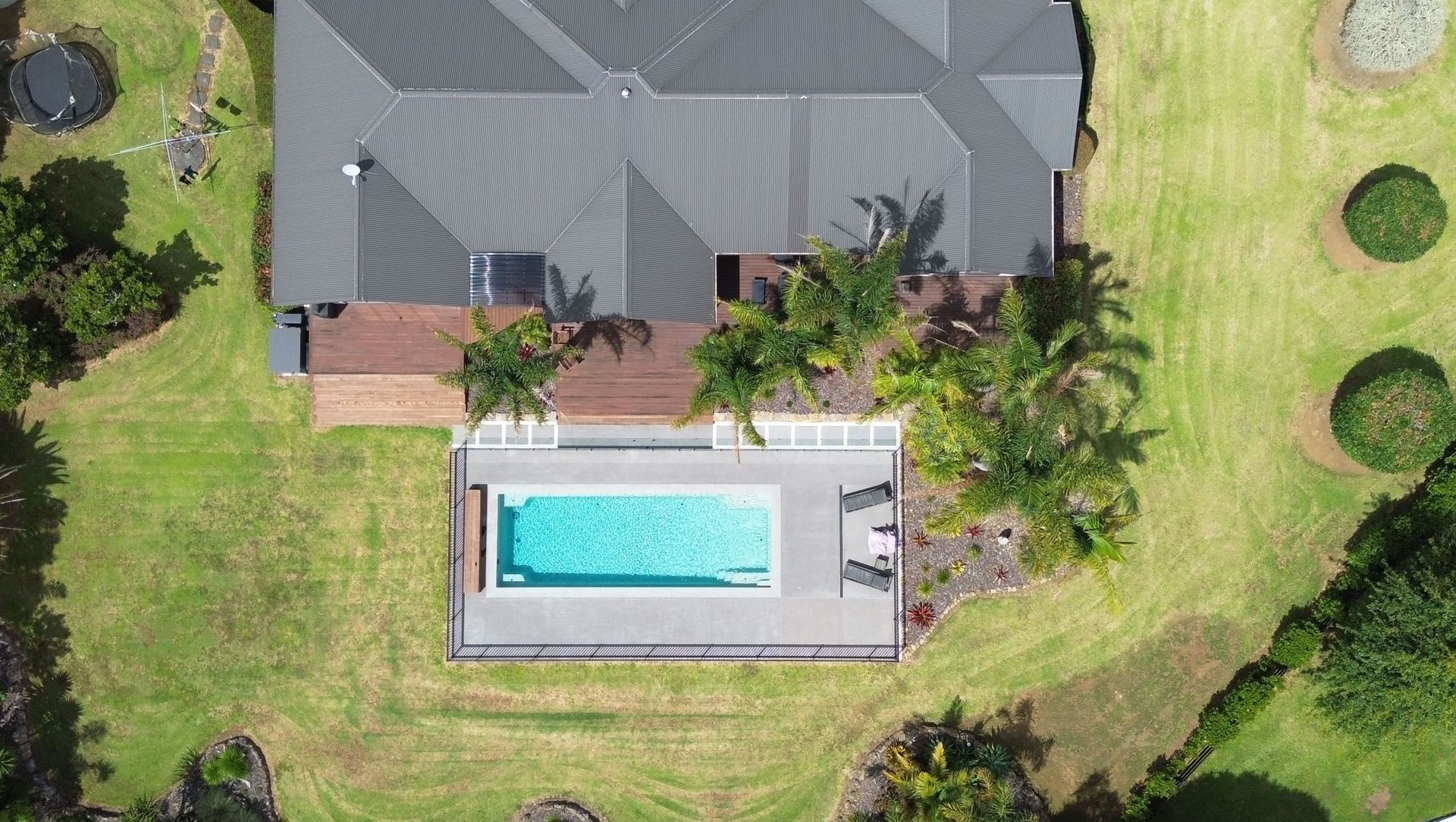 Location:Three Mile Bush, Whangarei Shape: X-Trainer Size: 11.8m x 4.2m Colour: Quartz