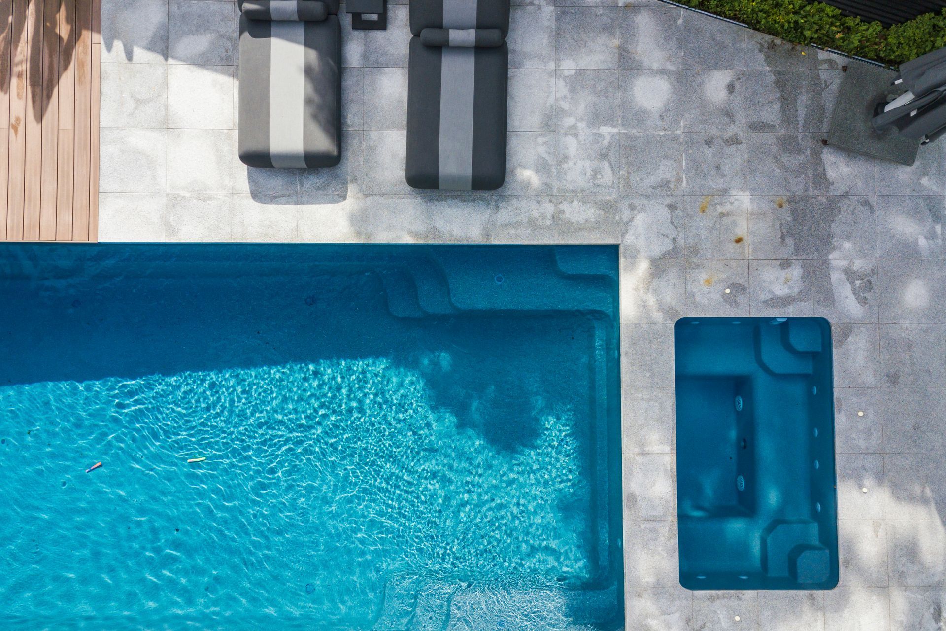 nz-luxury-outdoor-swimming-pool-blue.jpg