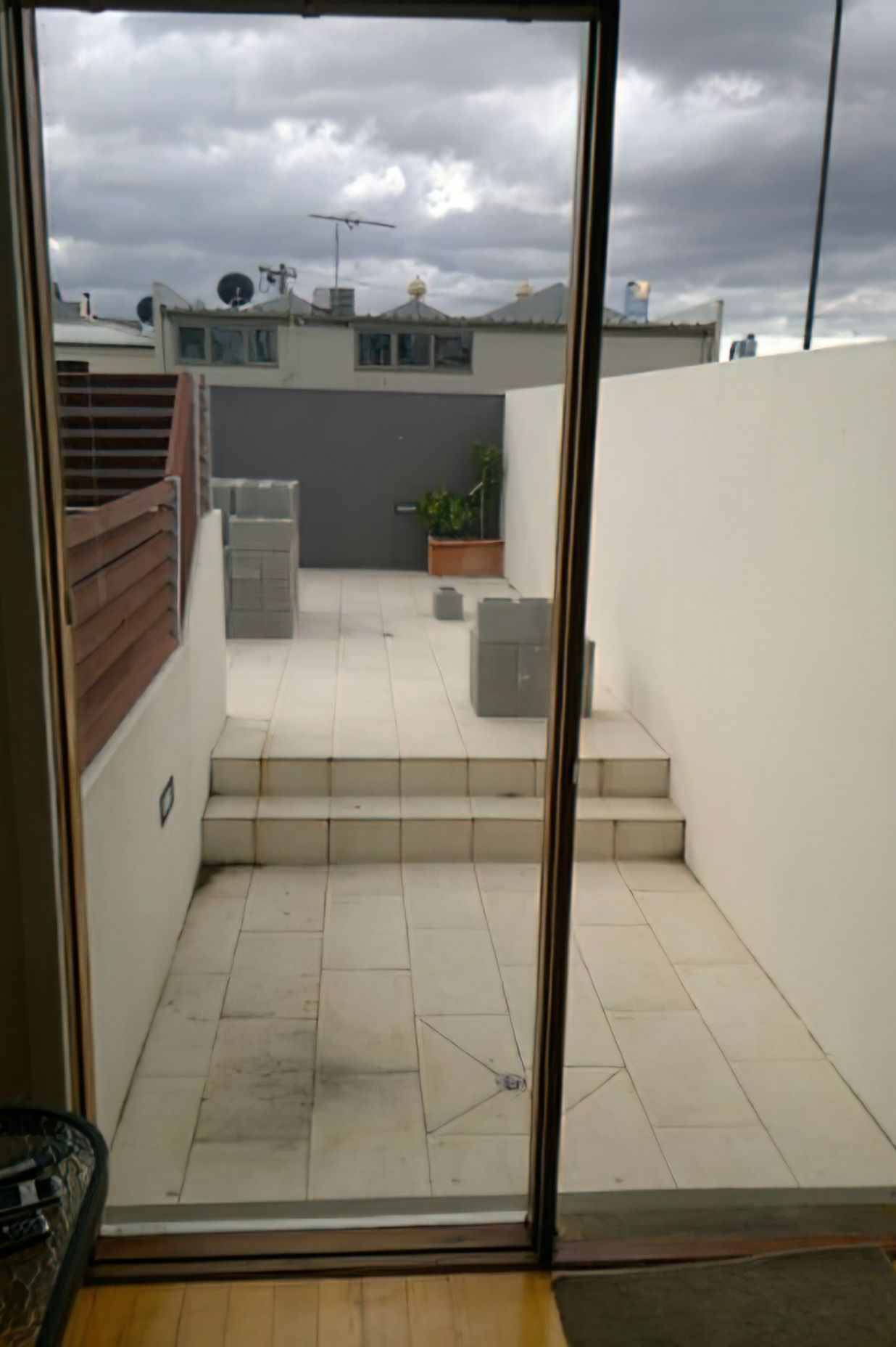 Port Melbourne Rooftop Courtyard BEFORE