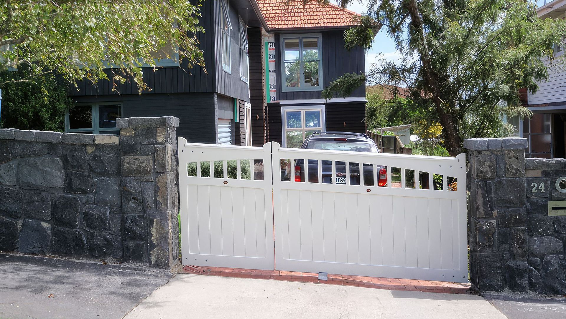 Hampton | Traditional Style Gates banner